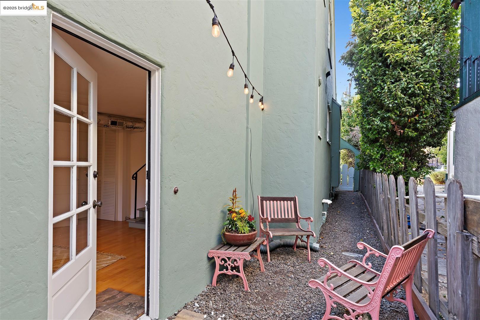 543 58Th St, Oakland, California 94609, 3 Bedrooms Bedrooms, 6 Rooms Rooms,1 BathroomBathrooms,Residential,For Sale,543 58Th St,41106254