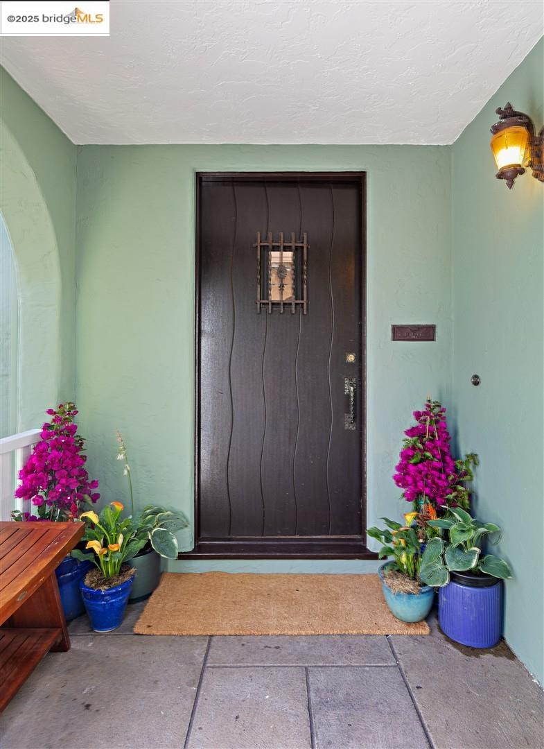 543 58Th St, Oakland, California 94609, 3 Bedrooms Bedrooms, 6 Rooms Rooms,1 BathroomBathrooms,Residential,For Sale,543 58Th St,41106254