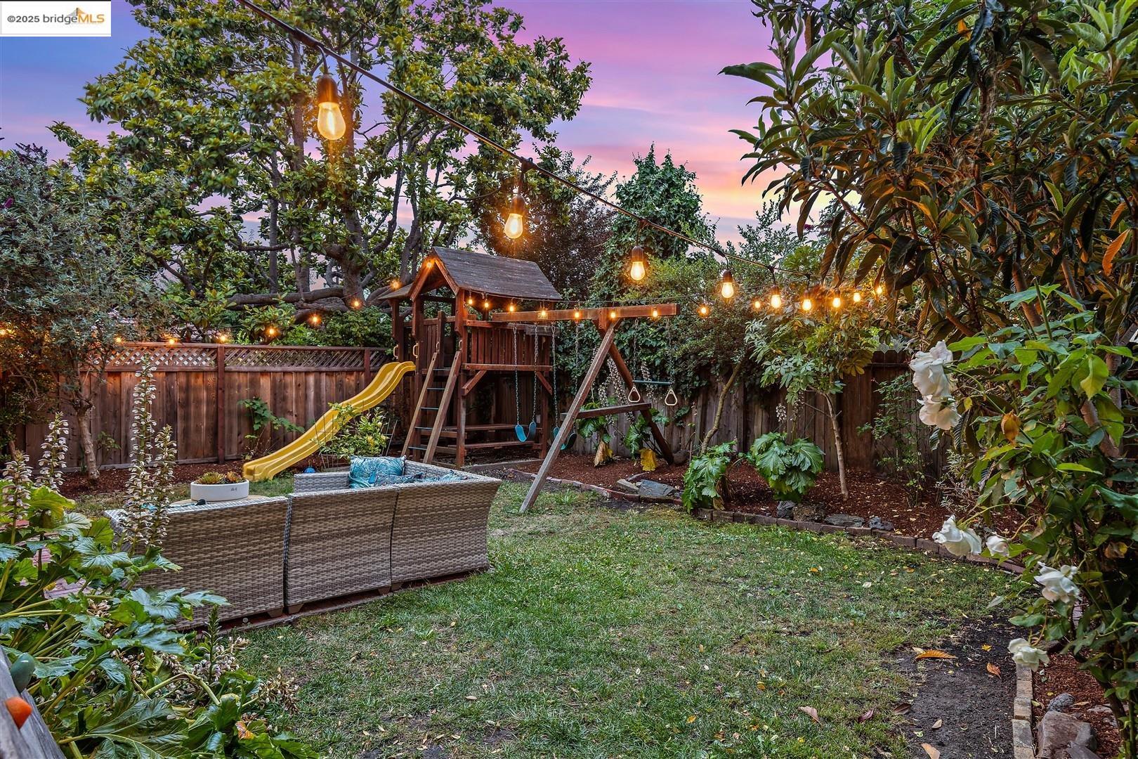 543 58Th St, Oakland, California 94609, 3 Bedrooms Bedrooms, 6 Rooms Rooms,1 BathroomBathrooms,Residential,For Sale,543 58Th St,41106254