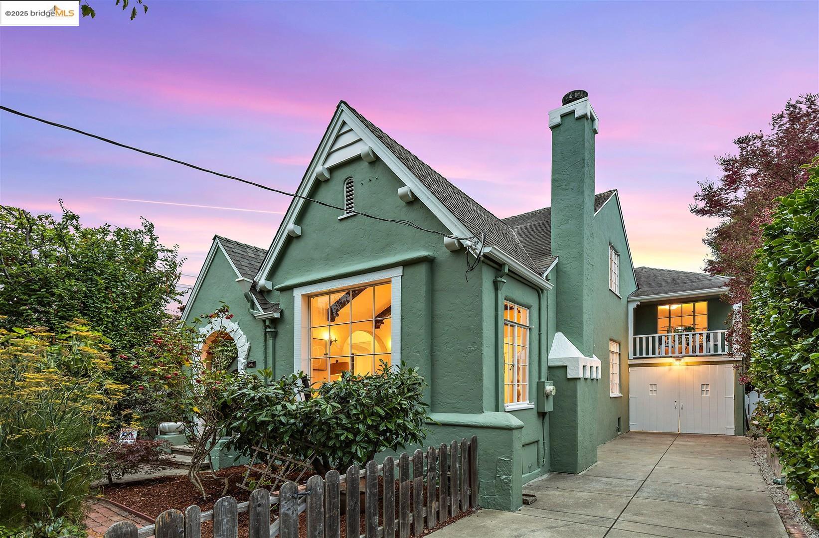 543 58Th St, Oakland, California 94609, 3 Bedrooms Bedrooms, 6 Rooms Rooms,1 BathroomBathrooms,Residential,For Sale,543 58Th St,41106254