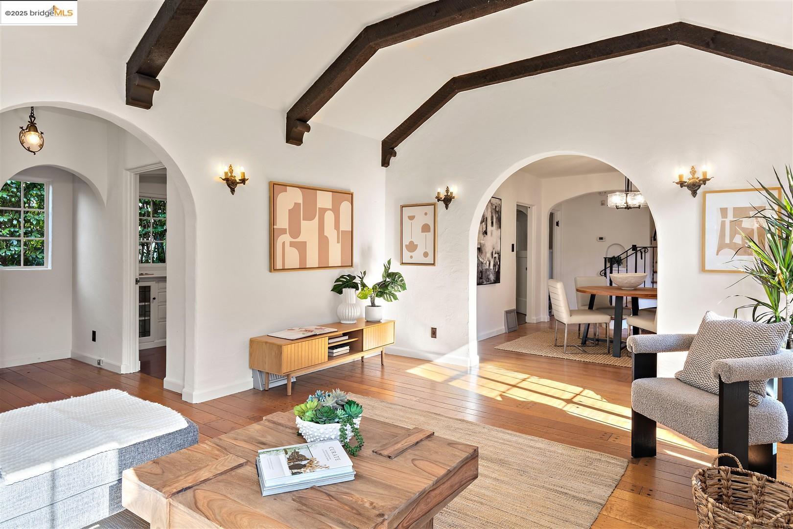 543 58Th St, Oakland, California 94609, 3 Bedrooms Bedrooms, 6 Rooms Rooms,1 BathroomBathrooms,Residential,For Sale,543 58Th St,41106254