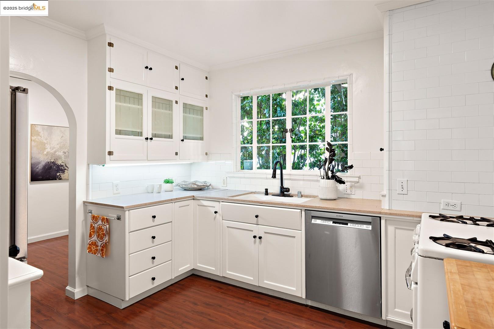 543 58Th St, Oakland, California 94609, 3 Bedrooms Bedrooms, 6 Rooms Rooms,1 BathroomBathrooms,Residential,For Sale,543 58Th St,41106254
