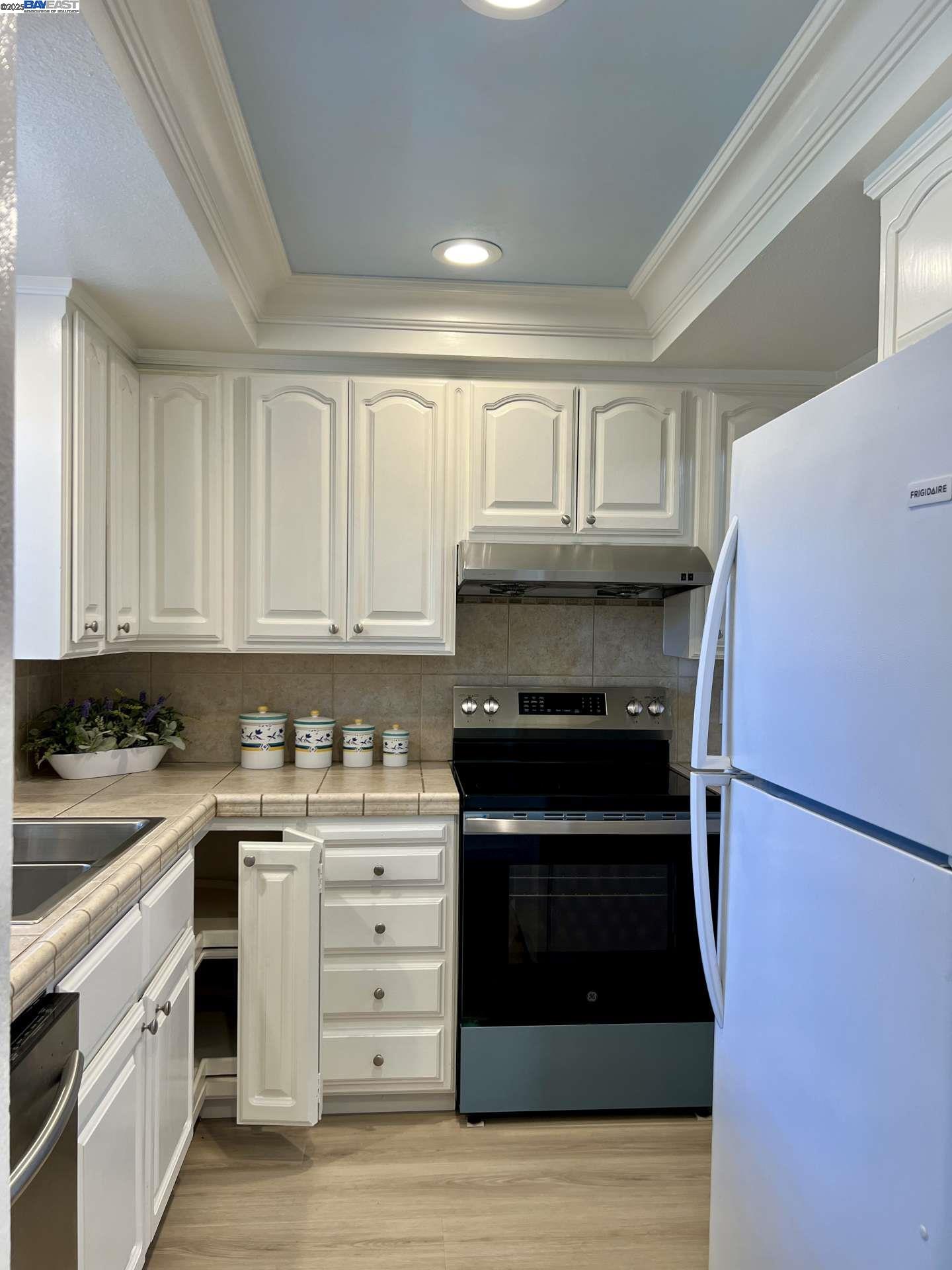 3287 Shadow Park Pl, San Jose, California 95121, 2 Bedrooms Bedrooms, 4 Rooms Rooms,1 BathroomBathrooms,Residential,For Sale,3287 Shadow Park Pl,41106263