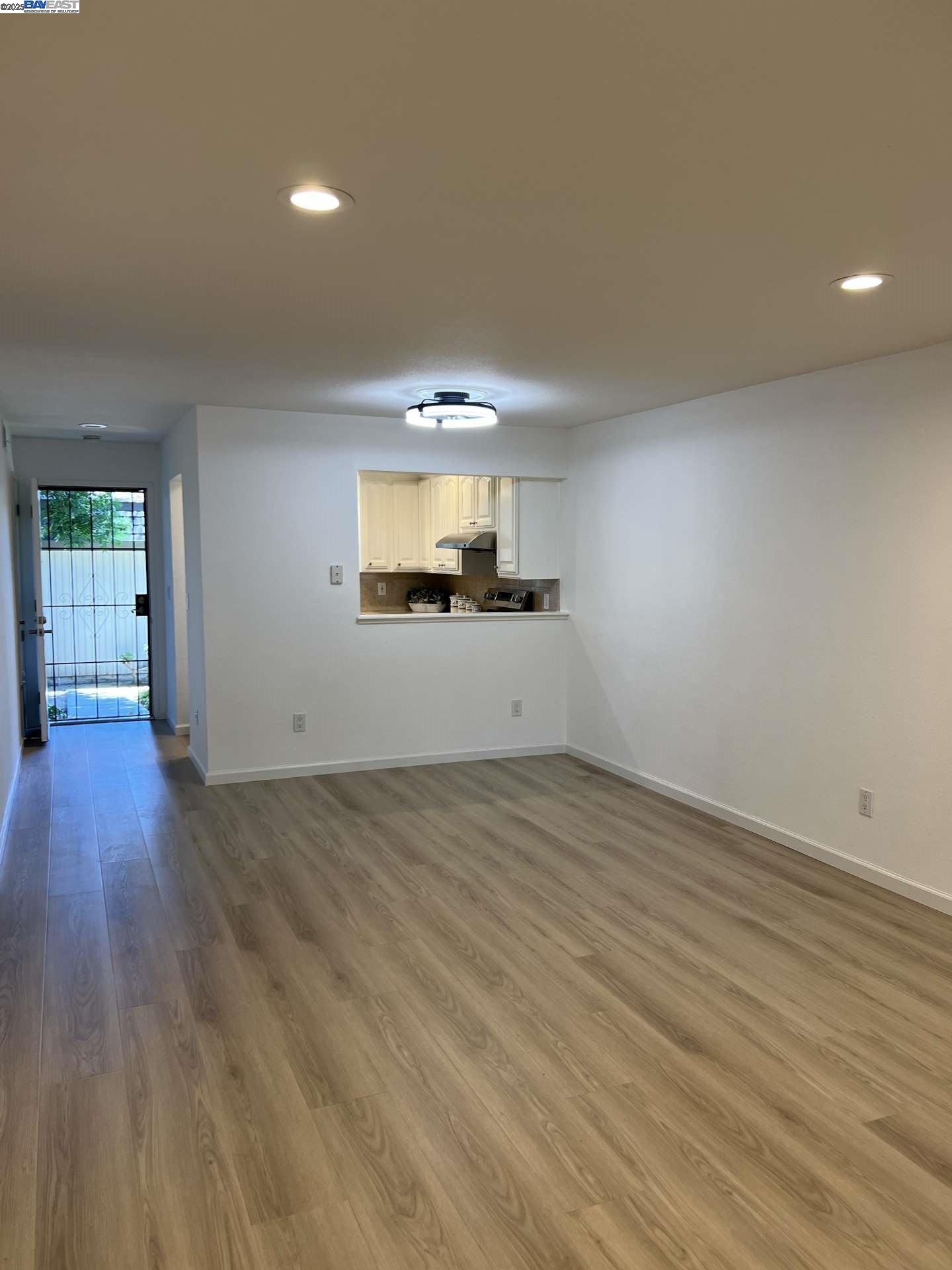 3287 Shadow Park Pl, San Jose, California 95121, 2 Bedrooms Bedrooms, 4 Rooms Rooms,1 BathroomBathrooms,Residential,For Sale,3287 Shadow Park Pl,41106263