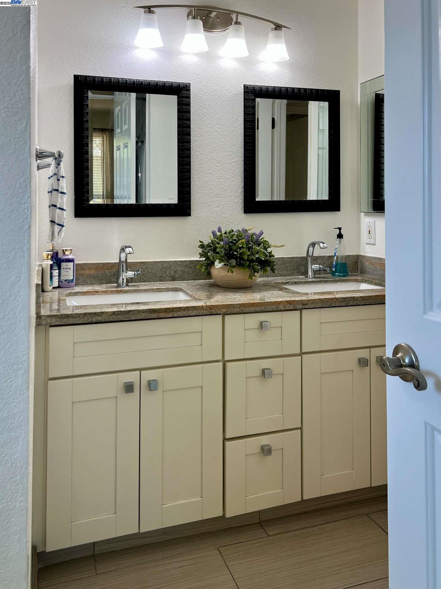3287 Shadow Park Pl, San Jose, California 95121, 2 Bedrooms Bedrooms, 4 Rooms Rooms,1 BathroomBathrooms,Residential,For Sale,3287 Shadow Park Pl,41106263