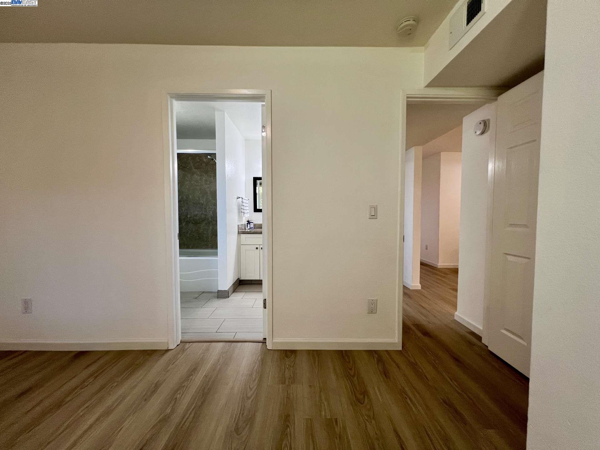 3287 Shadow Park Pl, San Jose, California 95121, 2 Bedrooms Bedrooms, 4 Rooms Rooms,1 BathroomBathrooms,Residential,For Sale,3287 Shadow Park Pl,41106263
