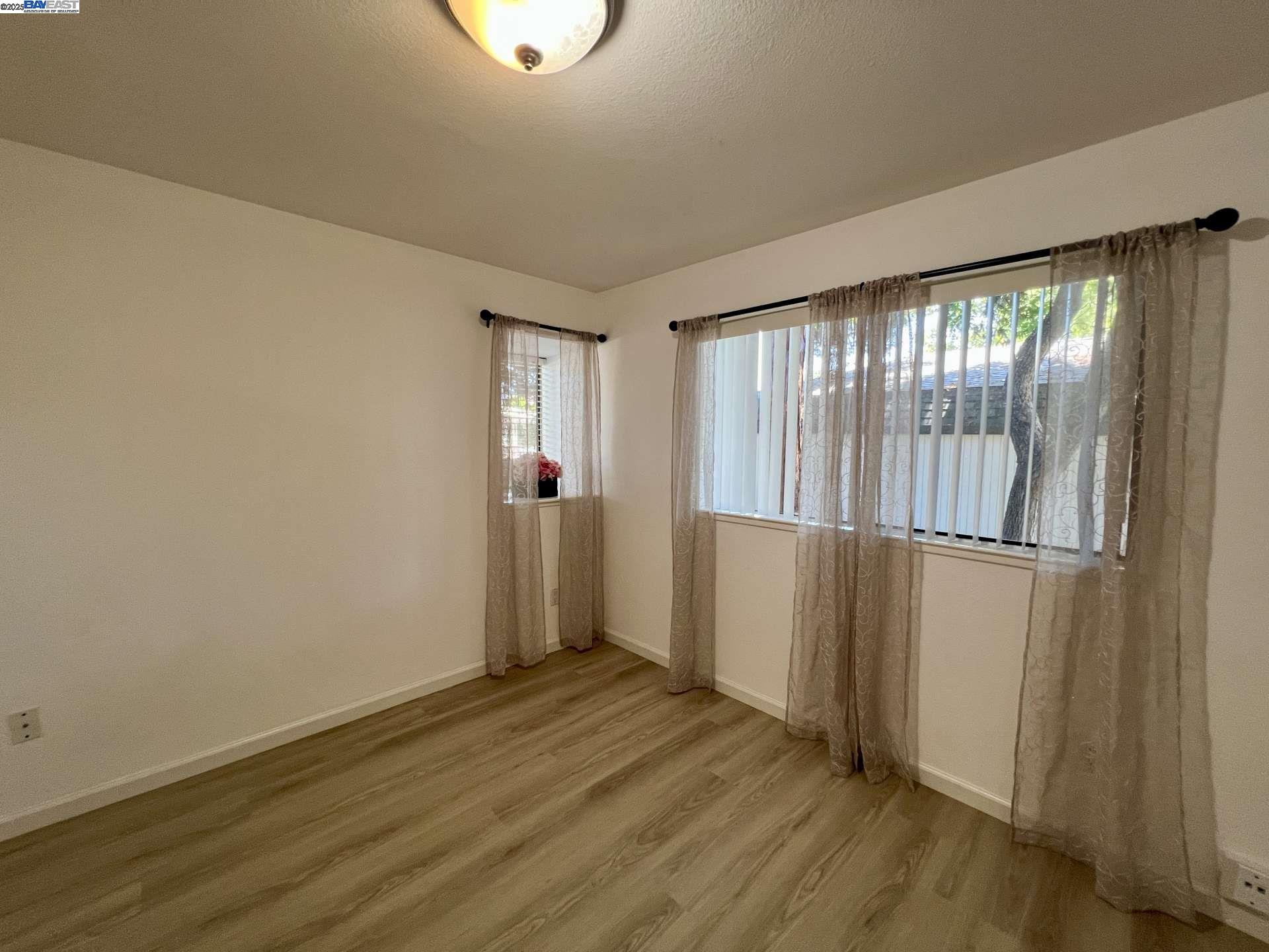 3287 Shadow Park Pl, San Jose, California 95121, 2 Bedrooms Bedrooms, 4 Rooms Rooms,1 BathroomBathrooms,Residential,For Sale,3287 Shadow Park Pl,41106263