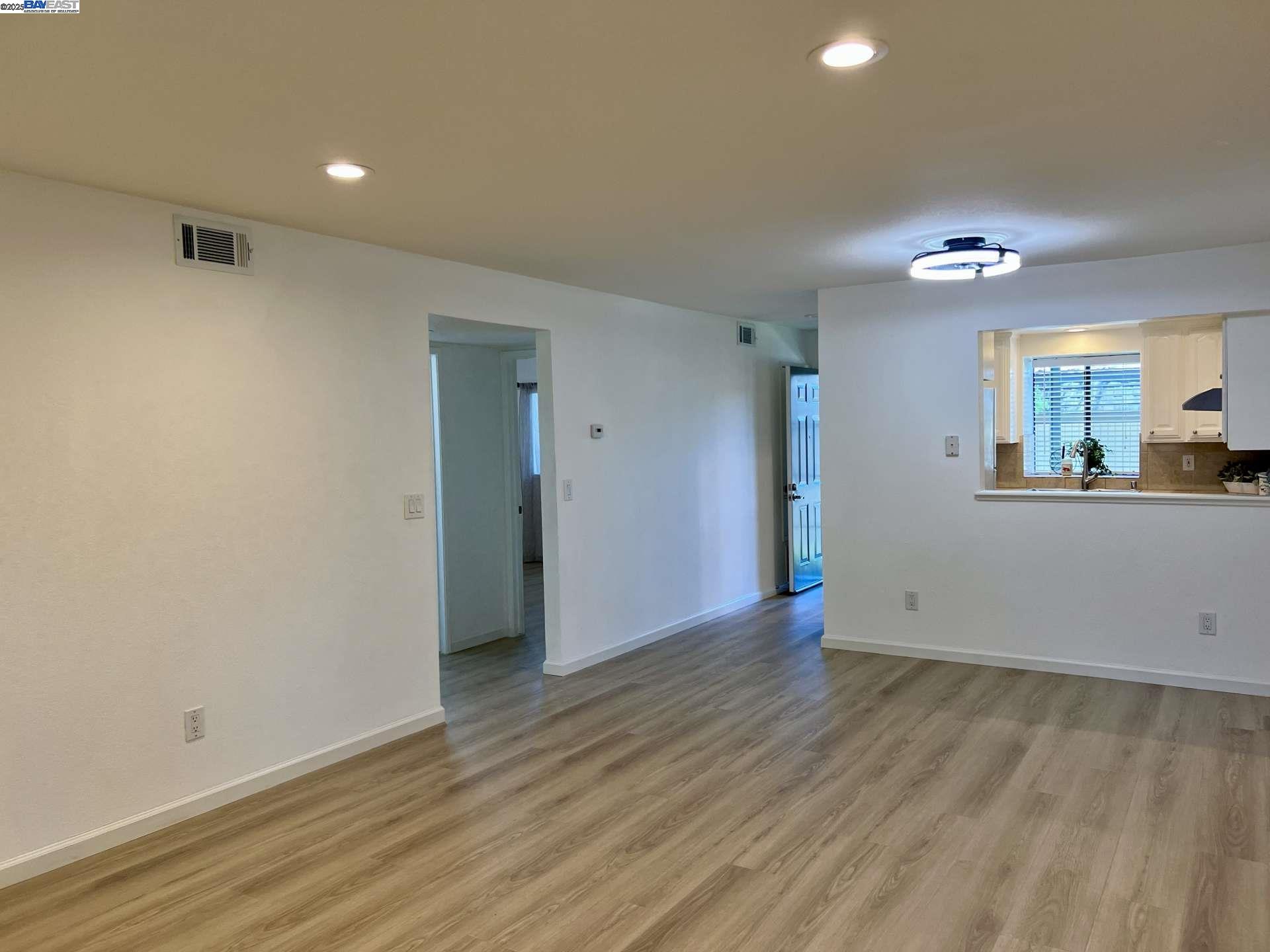 3287 Shadow Park Pl, San Jose, California 95121, 2 Bedrooms Bedrooms, 4 Rooms Rooms,1 BathroomBathrooms,Residential,For Sale,3287 Shadow Park Pl,41106263