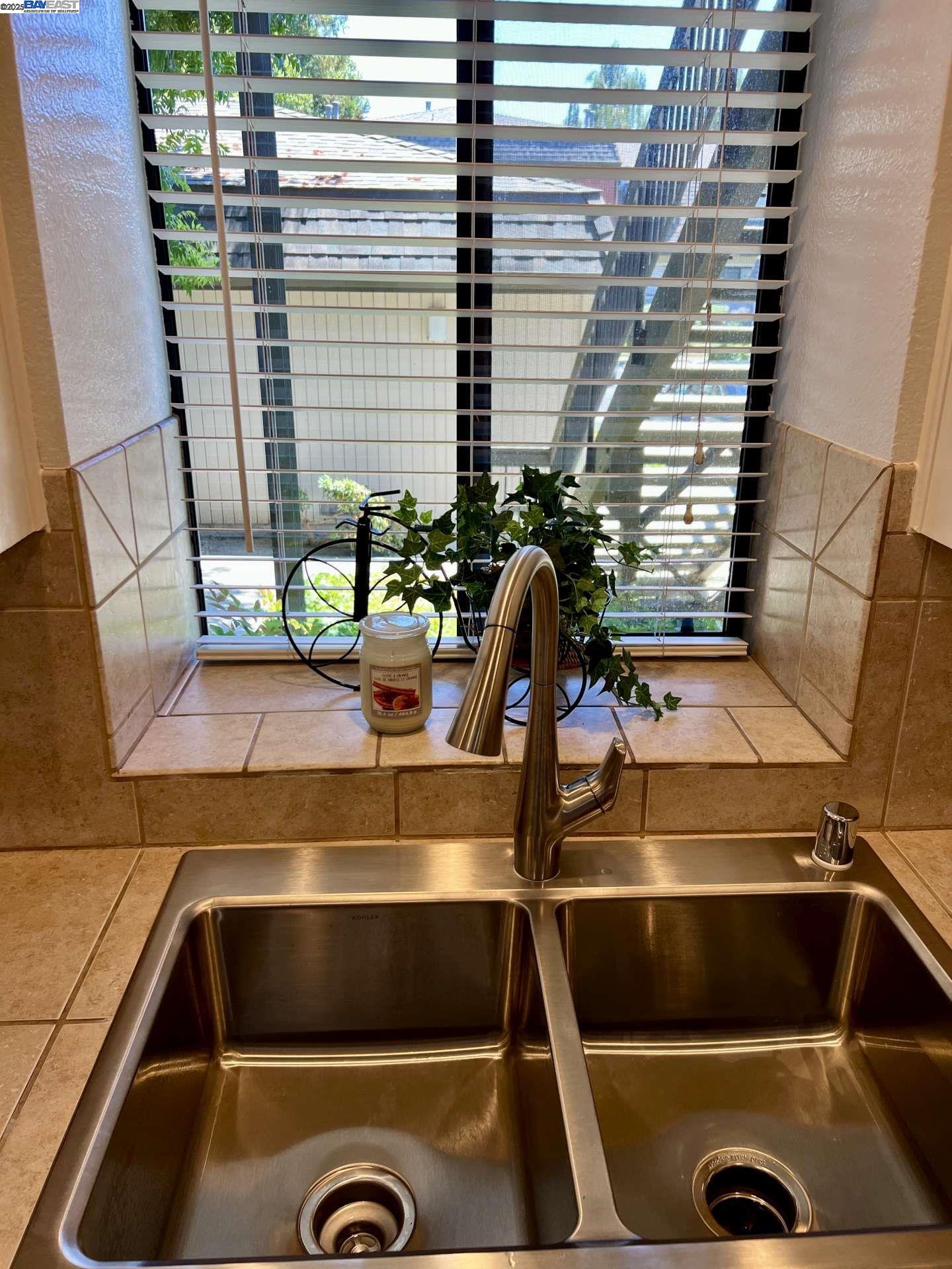 3287 Shadow Park Pl, San Jose, California 95121, 2 Bedrooms Bedrooms, 4 Rooms Rooms,1 BathroomBathrooms,Residential,For Sale,3287 Shadow Park Pl,41106263