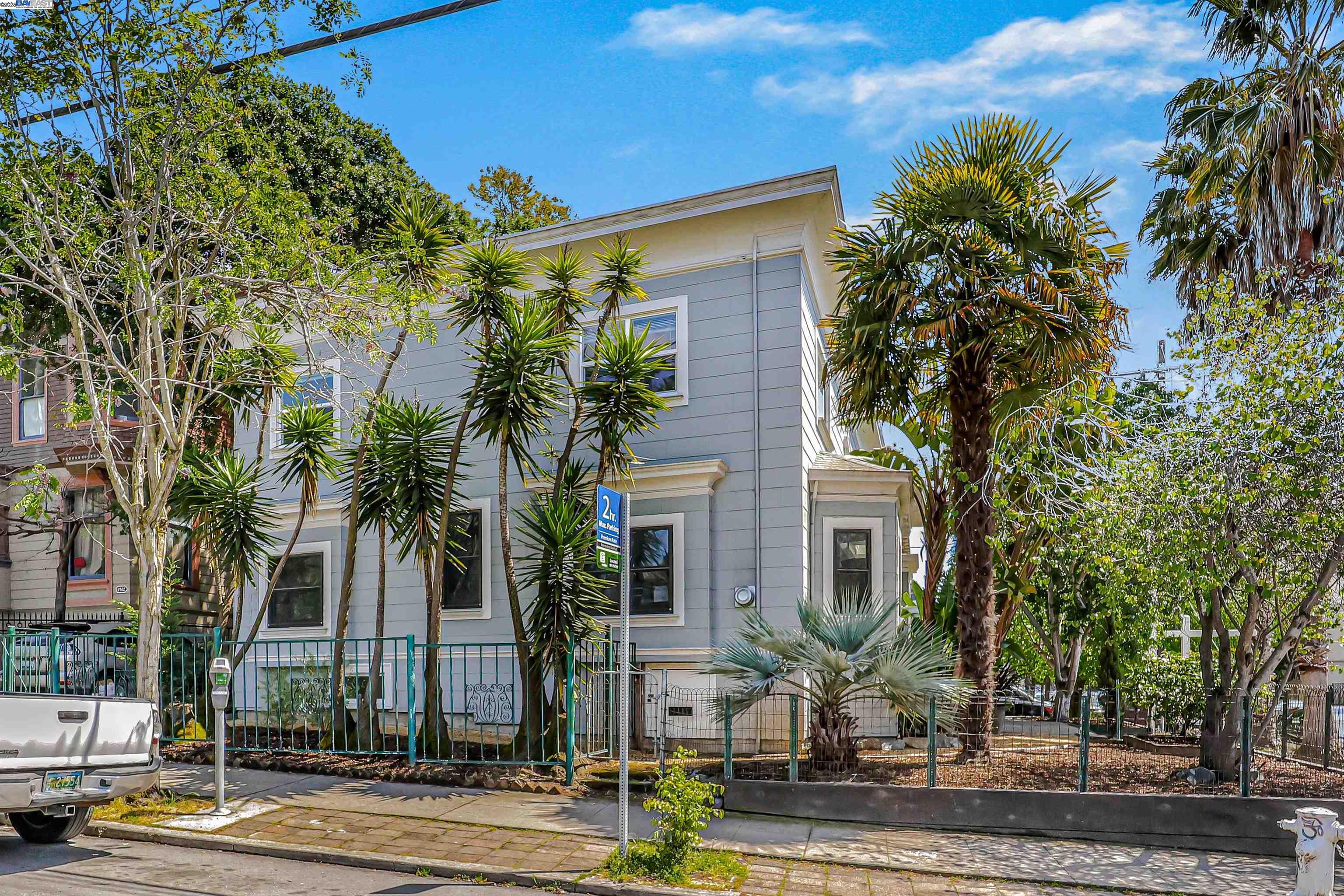 Detail Gallery Image 1 of 19 For 2503 Regent St, Berkeley,  CA 94704 - 2 Beds | 1 Baths