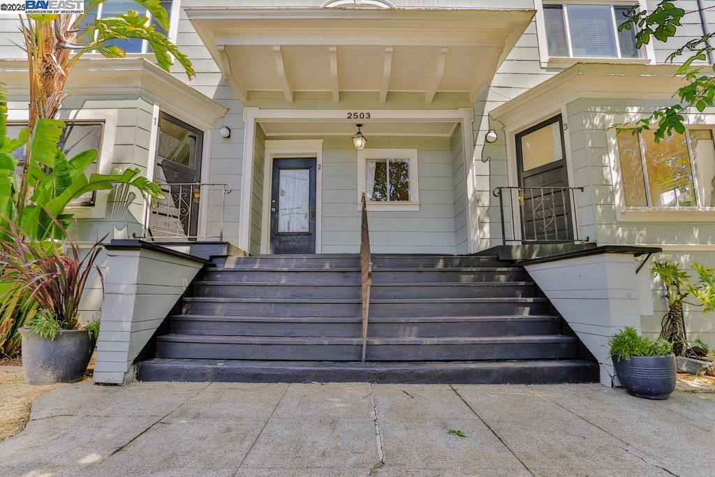 Detail Gallery Image 2 of 19 For 2503 Regent St, Berkeley,  CA 94704 - 2 Beds | 1 Baths