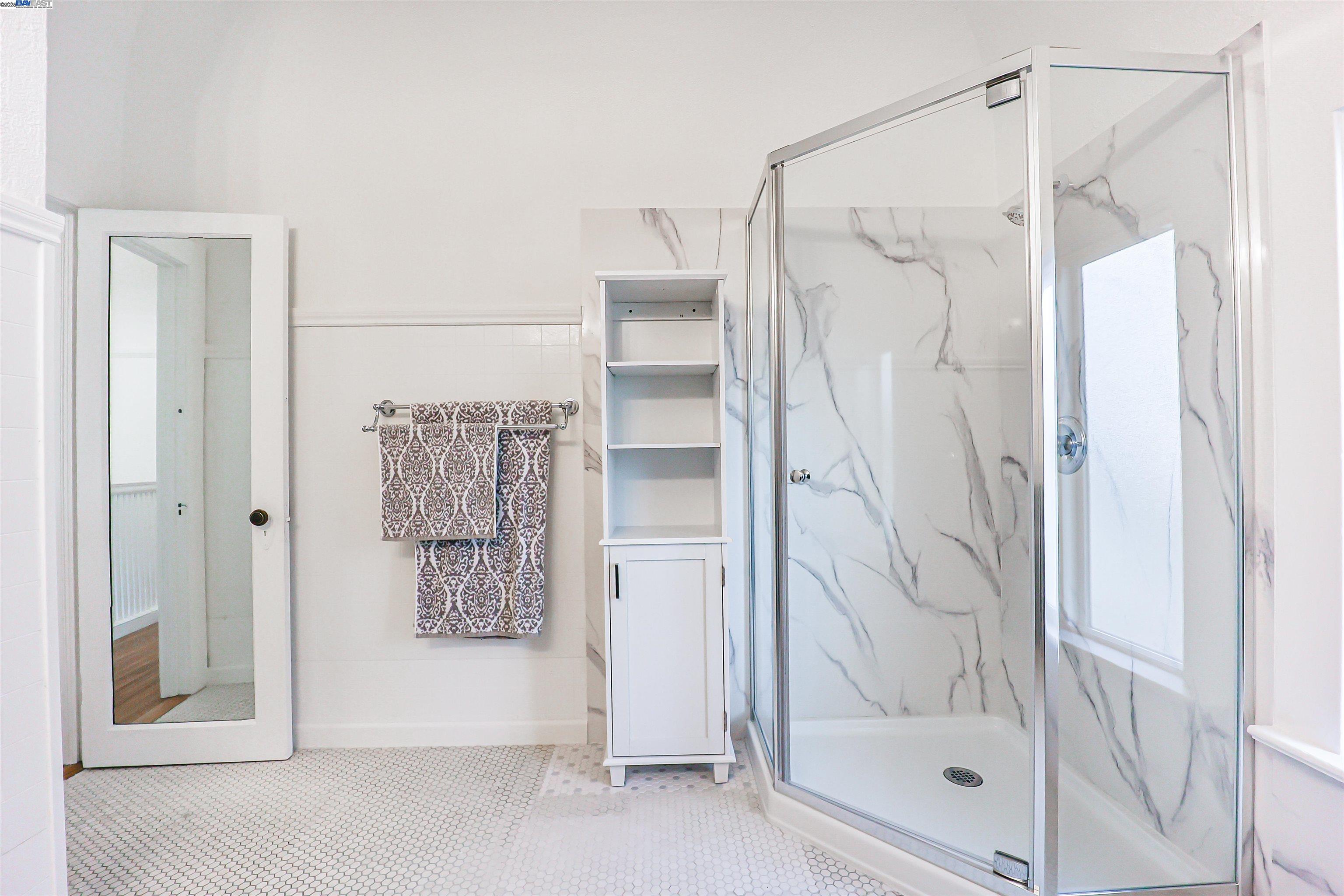 Detail Gallery Image 11 of 19 For 2503 Regent St, Berkeley,  CA 94704 - 2 Beds | 1 Baths