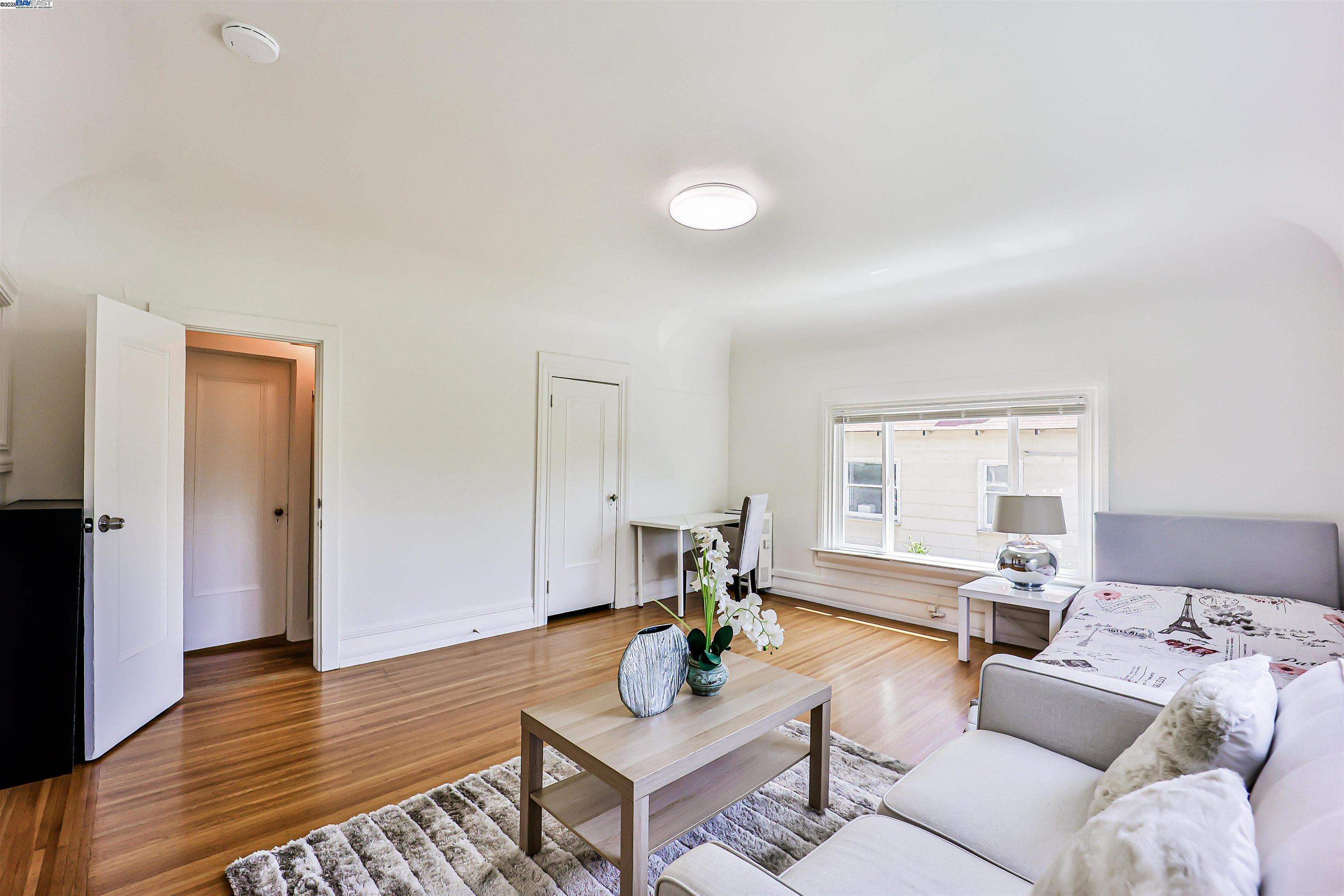 Detail Gallery Image 14 of 19 For 2503 Regent St, Berkeley,  CA 94704 - 2 Beds | 1 Baths