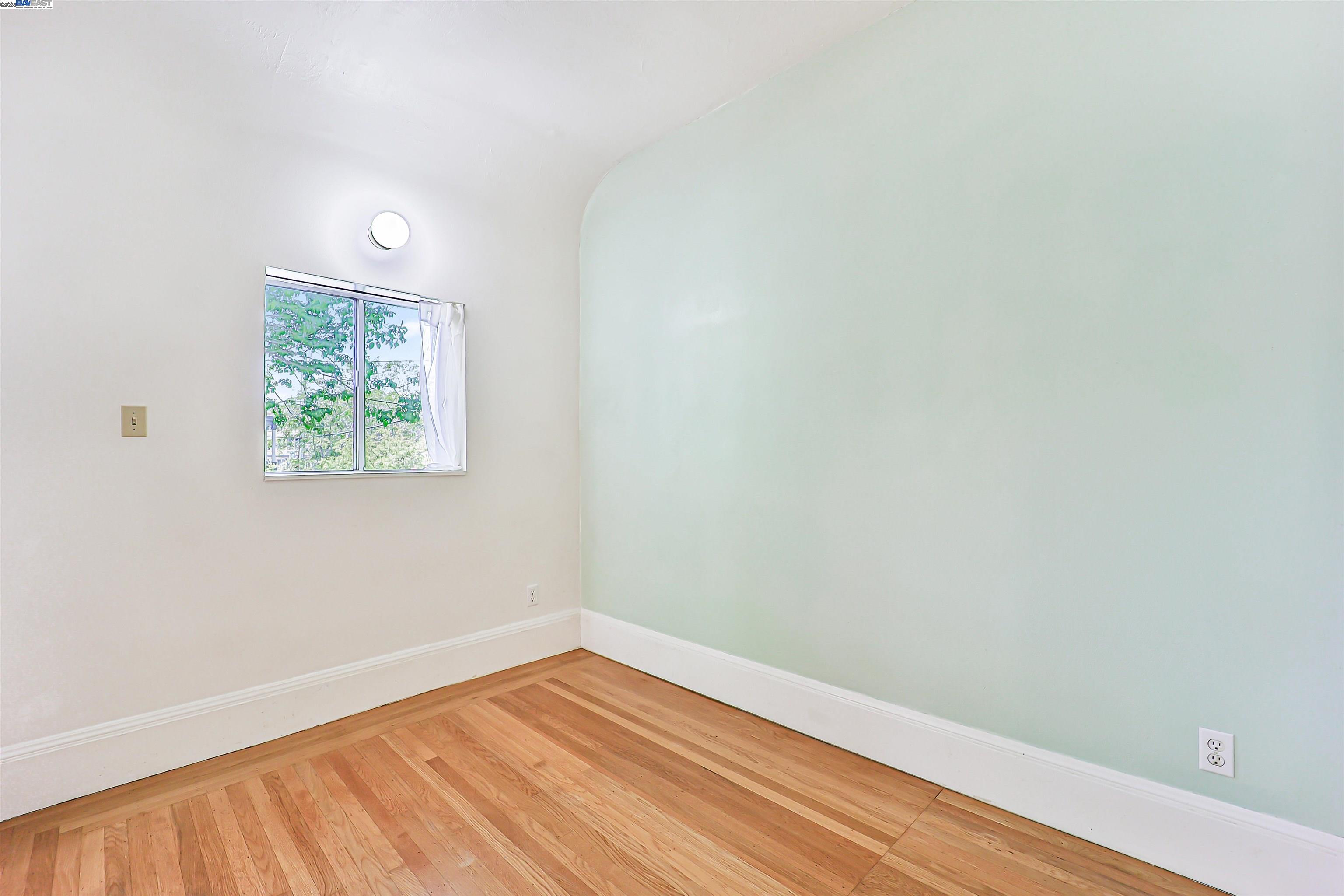 Detail Gallery Image 17 of 19 For 2503 Regent St, Berkeley,  CA 94704 - 2 Beds | 1 Baths