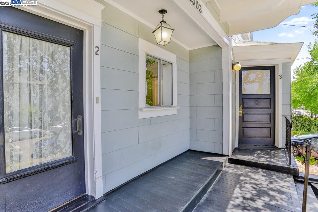 Detail Gallery Image 9 of 19 For 2503 Regent St, Berkeley,  CA 94704 - 2 Beds | 1 Baths