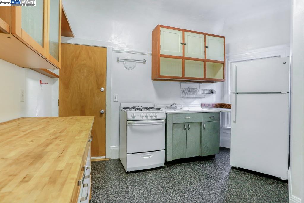 Detail Gallery Image 10 of 19 For 2503 Regent St, Berkeley,  CA 94704 - 2 Beds | 1 Baths