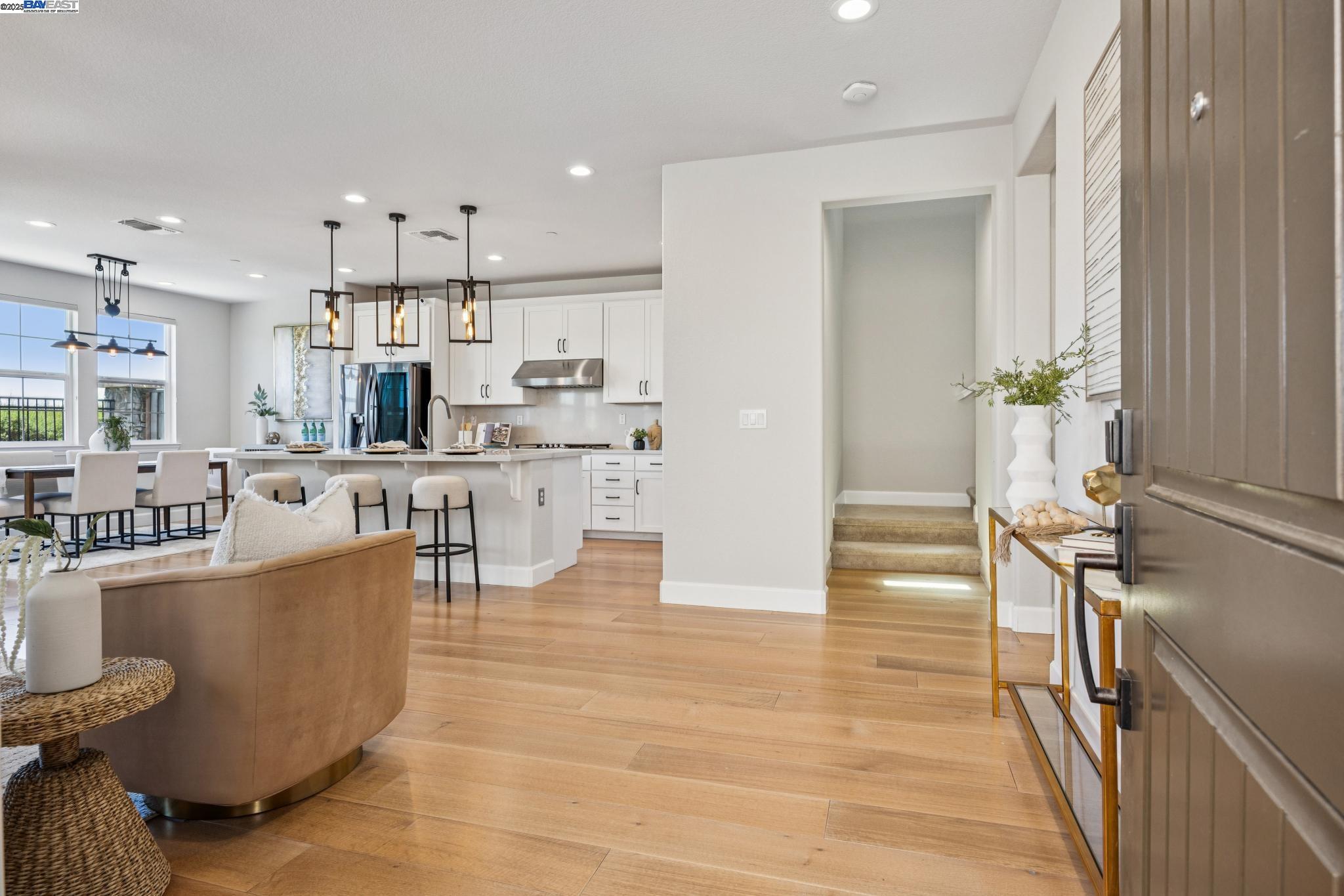 Detail Gallery Image 2 of 57 For 252 Benmore Dr, Hayward,  CA 94542 - 4 Beds | 3 Baths