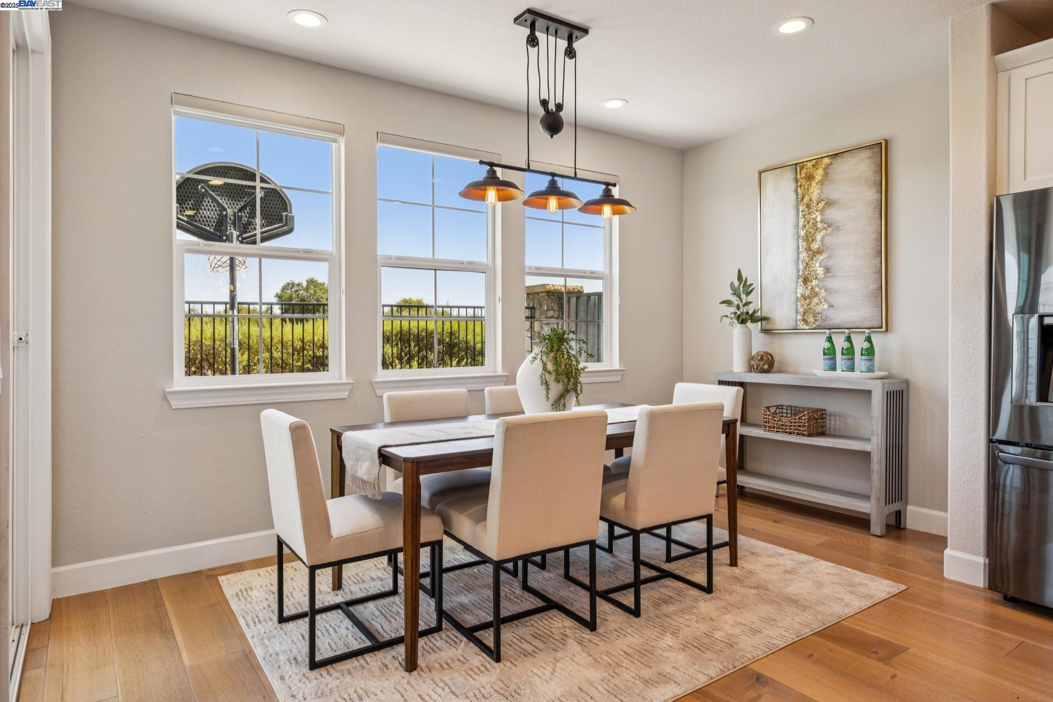Detail Gallery Image 15 of 57 For 252 Benmore Dr, Hayward,  CA 94542 - 4 Beds | 3 Baths