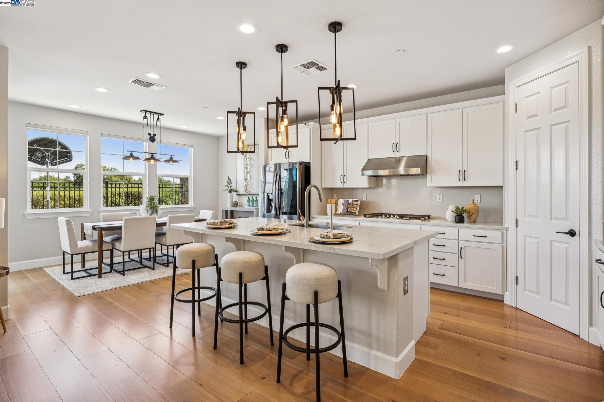 Detail Gallery Image 9 of 57 For 252 Benmore Dr, Hayward,  CA 94542 - 4 Beds | 3 Baths