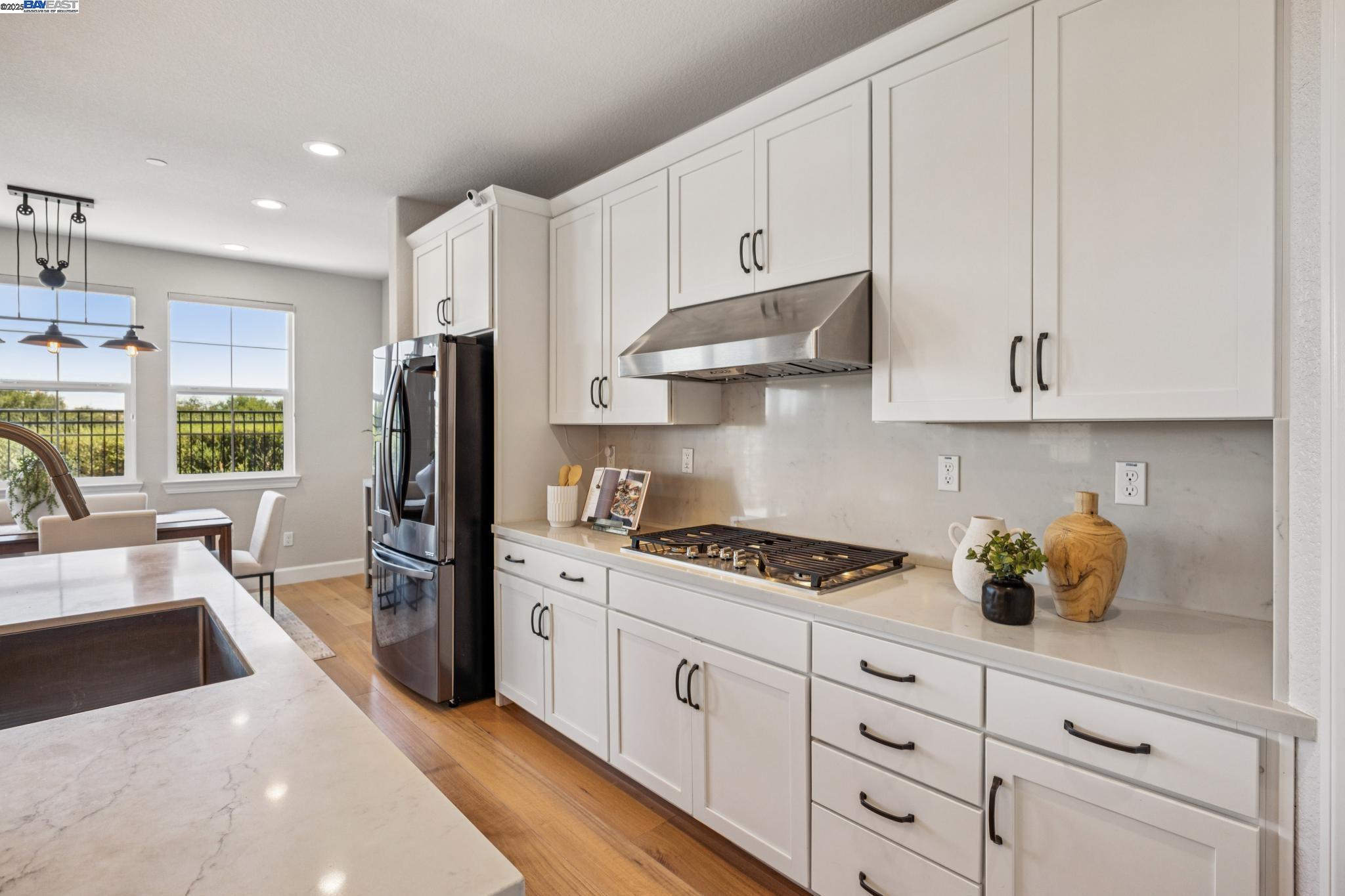 Detail Gallery Image 10 of 57 For 252 Benmore Dr, Hayward,  CA 94542 - 4 Beds | 3 Baths