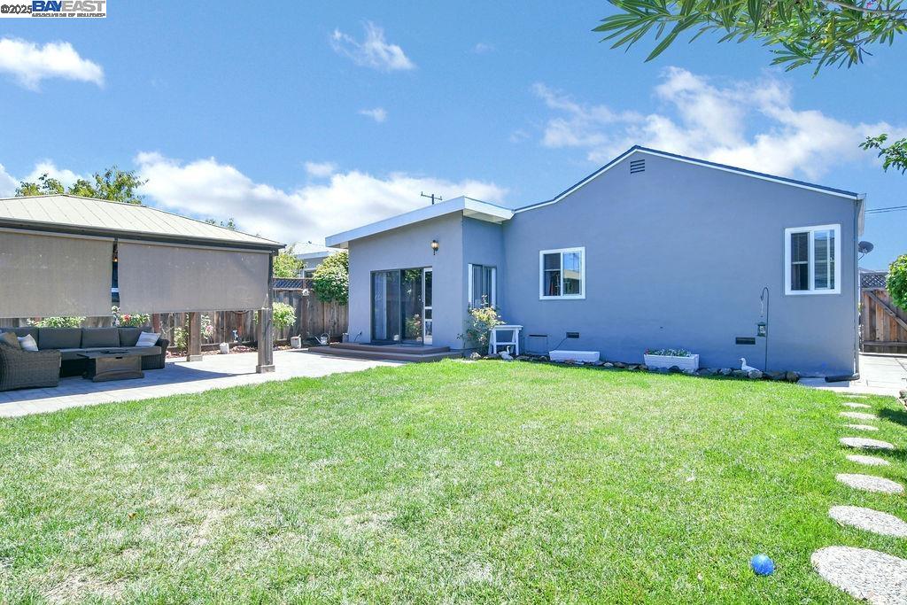 Detail Gallery Image 3 of 24 For 1311 via Manzanas, San Lorenzo,  CA 94580 - 3 Beds | 1 Baths