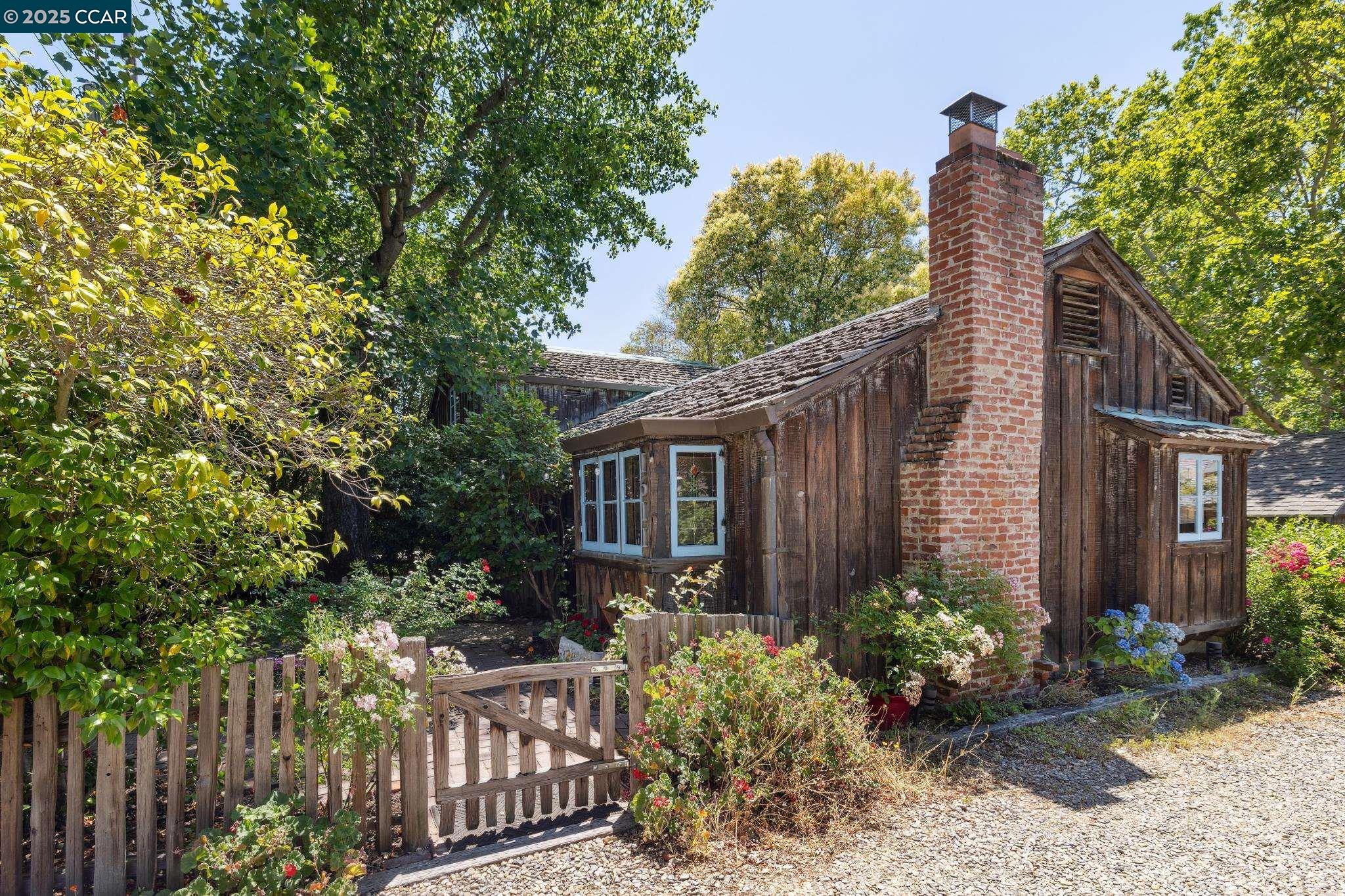 Detail Gallery Image 20 of 60 For 1611 Carmel Dr, Walnut Creek,  CA 94596 - 3 Beds | 3 Baths