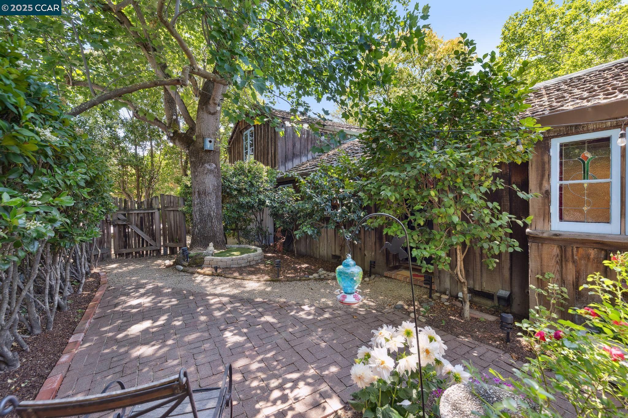 Detail Gallery Image 10 of 60 For 1611 Carmel Dr, Walnut Creek,  CA 94596 - 3 Beds | 3 Baths