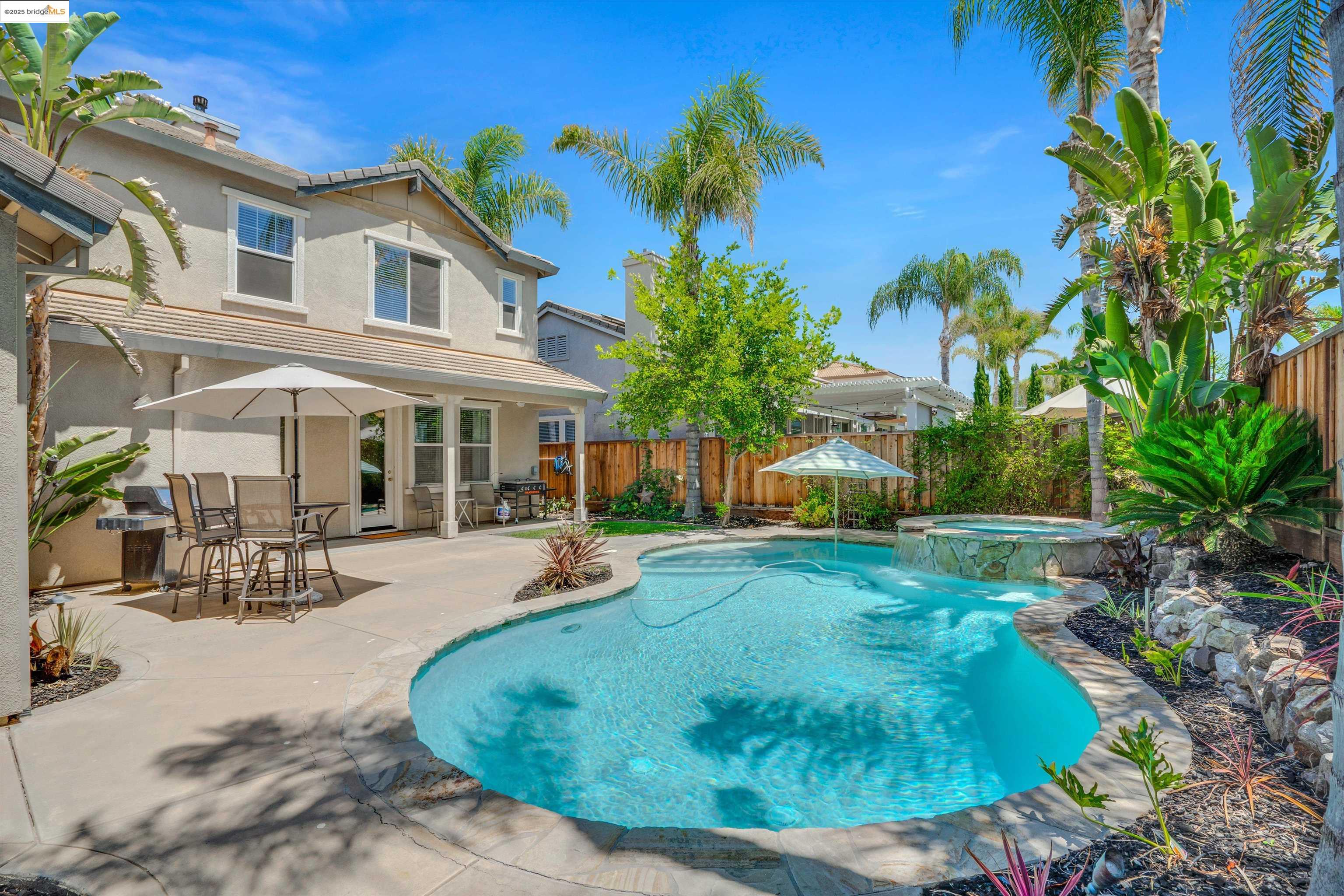 Detail Gallery Image 2 of 48 For 2335 Winchester Loop, Discovery Bay,  CA 94505 - 4 Beds | 2/1 Baths