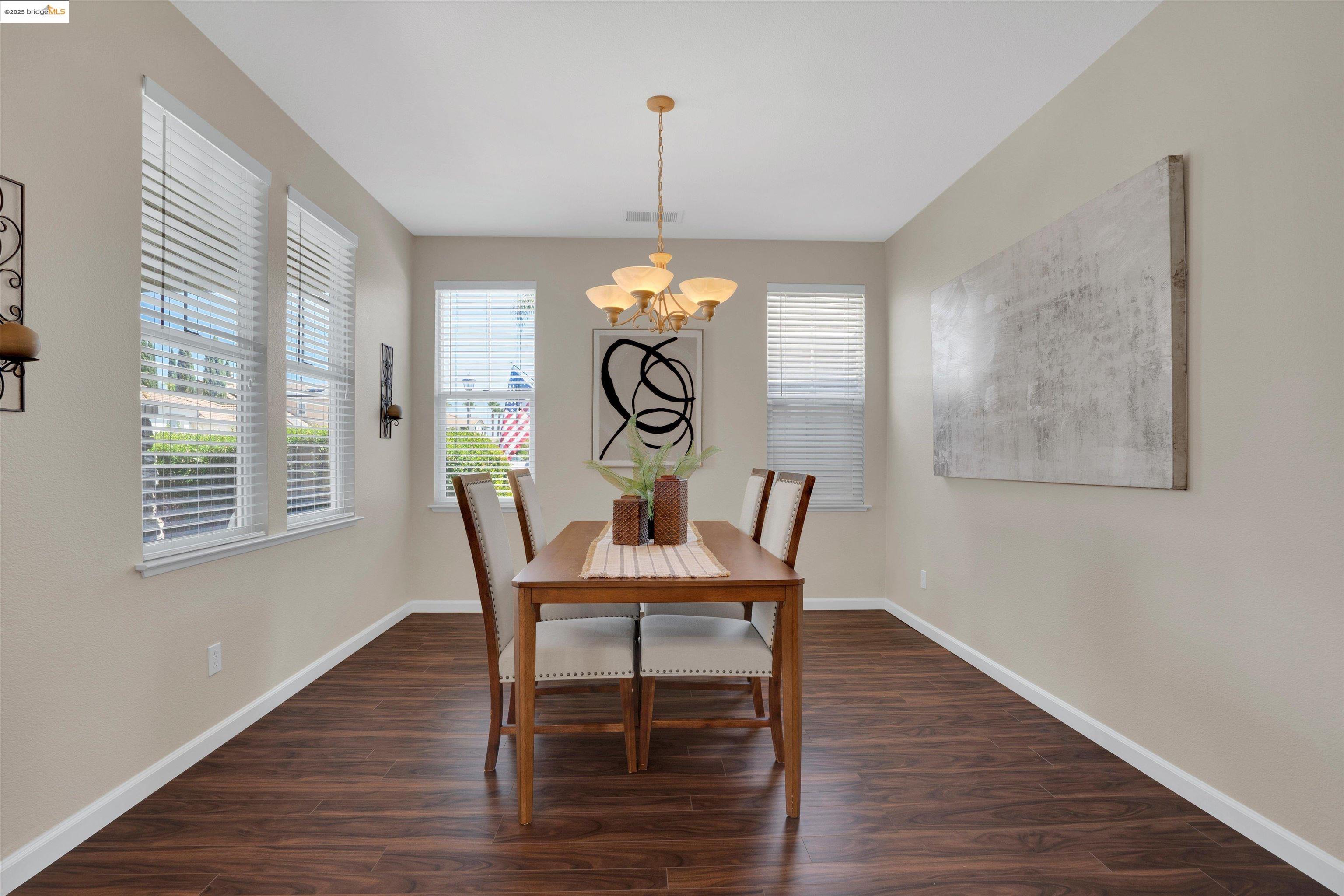 Detail Gallery Image 11 of 48 For 2335 Winchester Loop, Discovery Bay,  CA 94505 - 4 Beds | 2/1 Baths