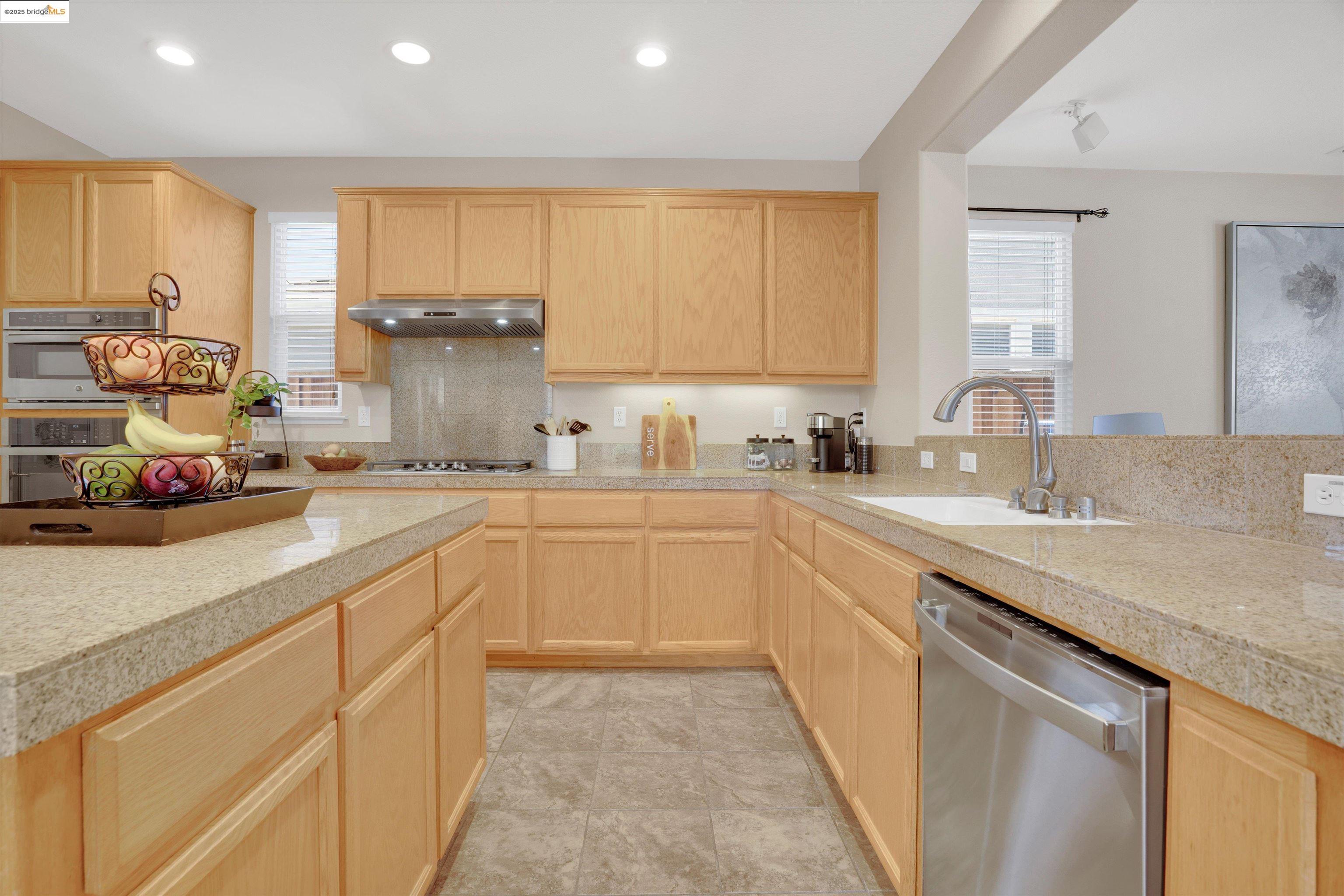 Detail Gallery Image 16 of 48 For 2335 Winchester Loop, Discovery Bay,  CA 94505 - 4 Beds | 2/1 Baths