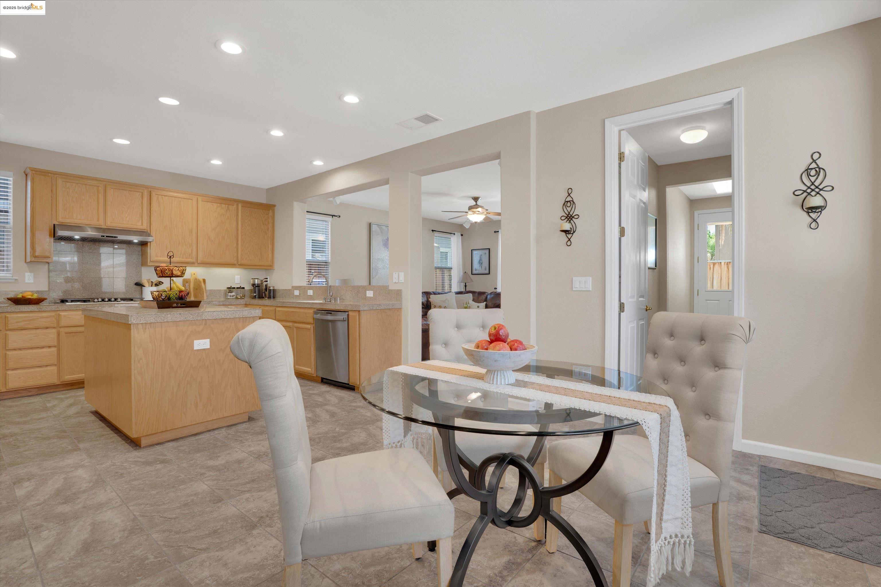 Detail Gallery Image 18 of 48 For 2335 Winchester Loop, Discovery Bay,  CA 94505 - 4 Beds | 2/1 Baths