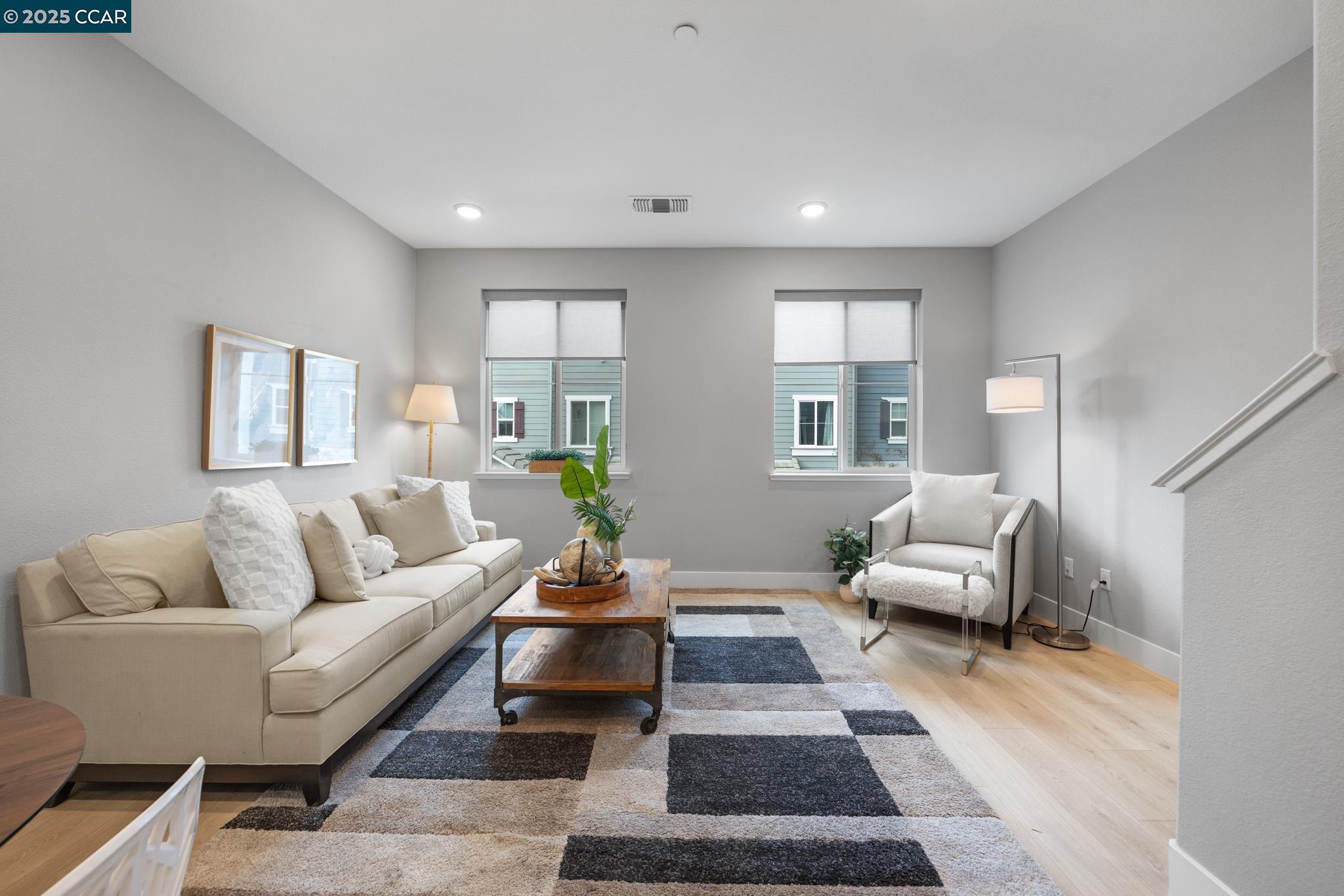 Detail Gallery Image 1 of 29 For 339 Pear Tree Ter #H,  Napa,  CA 94558 - 3 Beds | 3 Baths