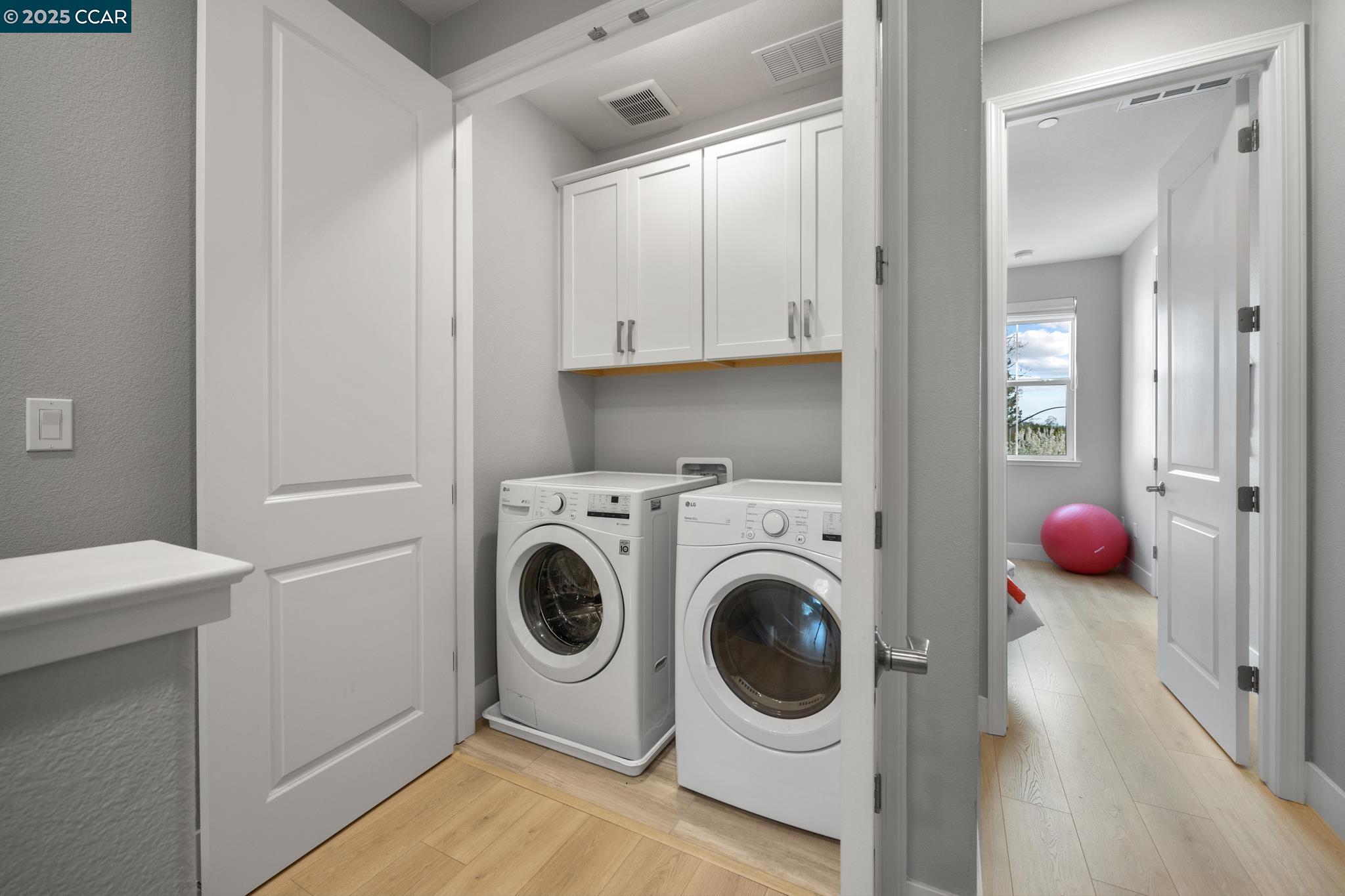 Detail Gallery Image 18 of 29 For 339 Pear Tree Ter #H,  Napa,  CA 94558 - 3 Beds | 3 Baths