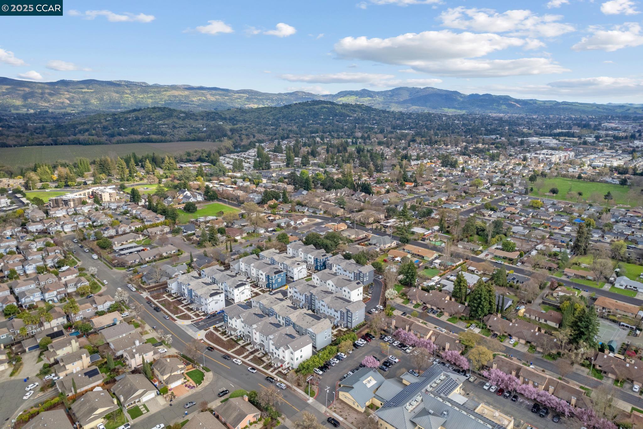 Detail Gallery Image 27 of 29 For 339 Pear Tree Ter #H,  Napa,  CA 94558 - 3 Beds | 3 Baths