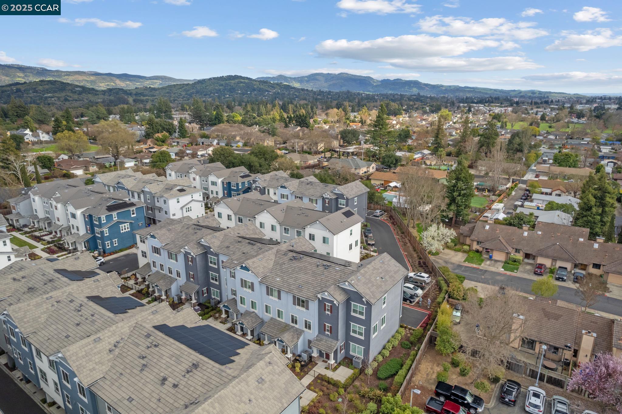 Detail Gallery Image 5 of 29 For 339 Pear Tree Ter #H,  Napa,  CA 94558 - 3 Beds | 3 Baths