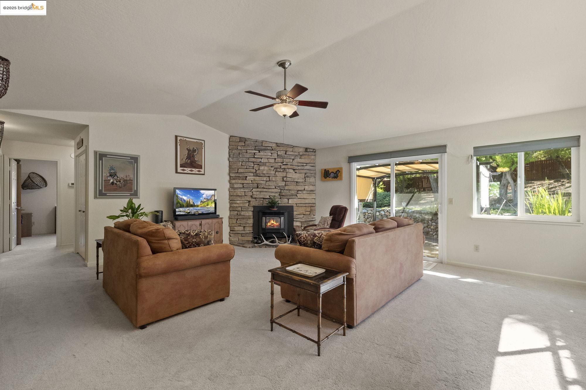 Detail Gallery Image 12 of 38 For 260 Acorn Drive, Angels Camp,  CA 95222 - 3 Beds | 2 Baths