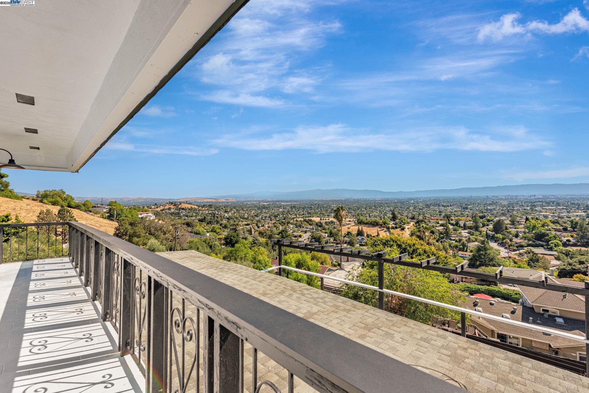 Detail Gallery Image 30 of 48 For 10745 Ridgeview Way, San Jose,  CA 95127 - 4 Beds | 4/1 Baths