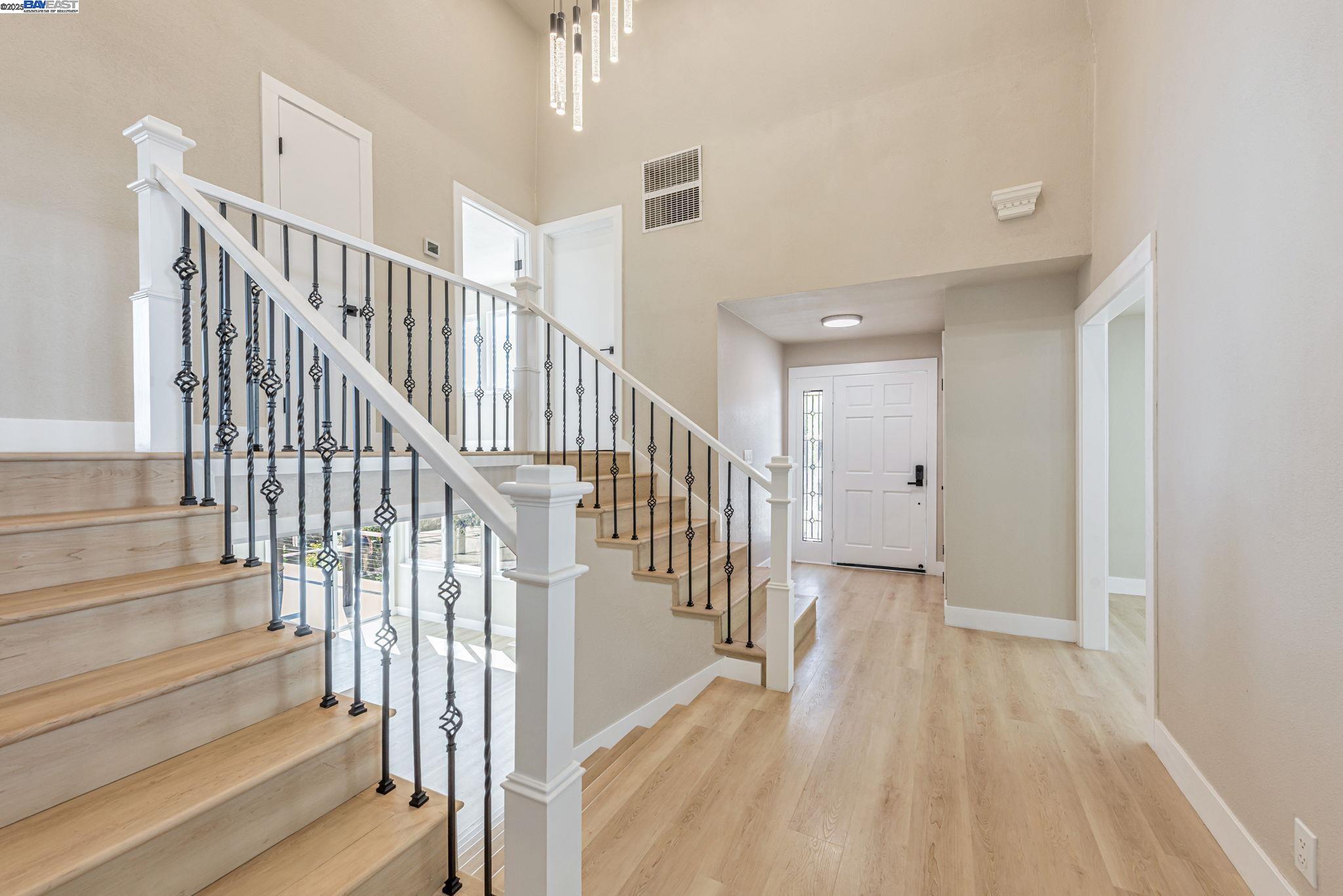 Detail Gallery Image 5 of 48 For 10745 Ridgeview Way, San Jose,  CA 95127 - 4 Beds | 4/1 Baths
