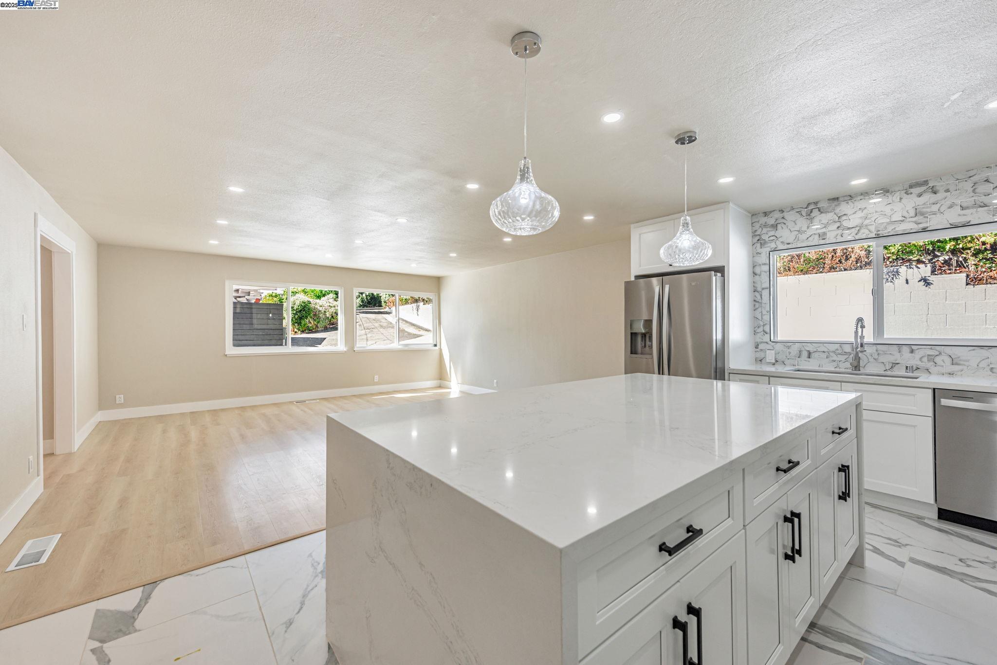 Detail Gallery Image 9 of 48 For 10745 Ridgeview Way, San Jose,  CA 95127 - 4 Beds | 4/1 Baths