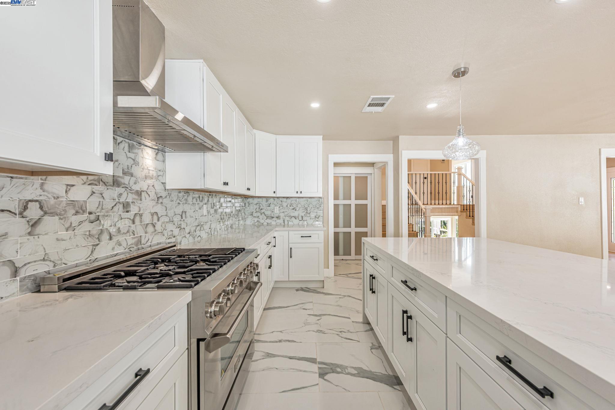Detail Gallery Image 10 of 48 For 10745 Ridgeview Way, San Jose,  CA 95127 - 4 Beds | 4/1 Baths
