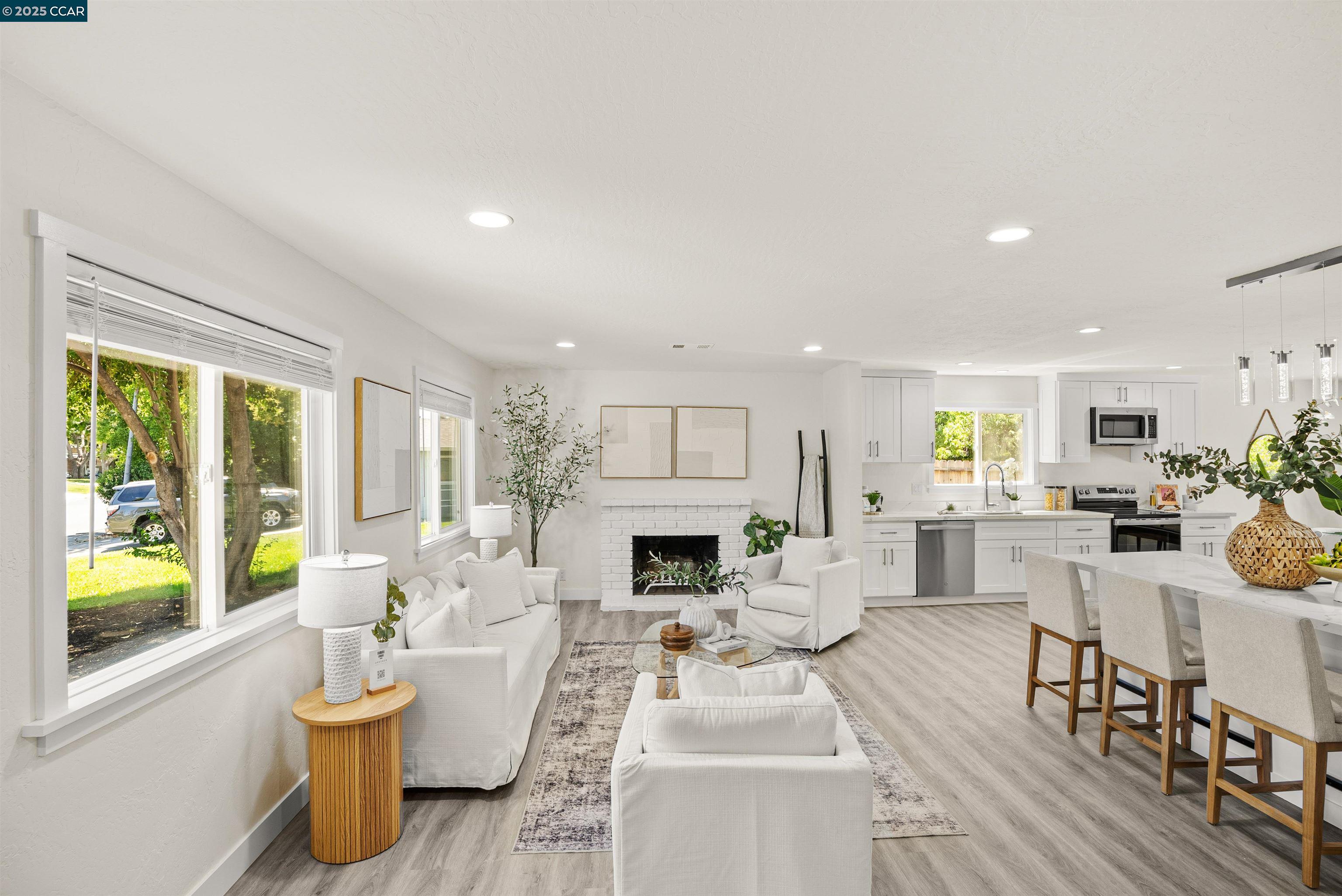 Detail Gallery Image 4 of 37 For 3319 Claudia Dr, Concord,  CA 94519 - 3 Beds | 2 Baths