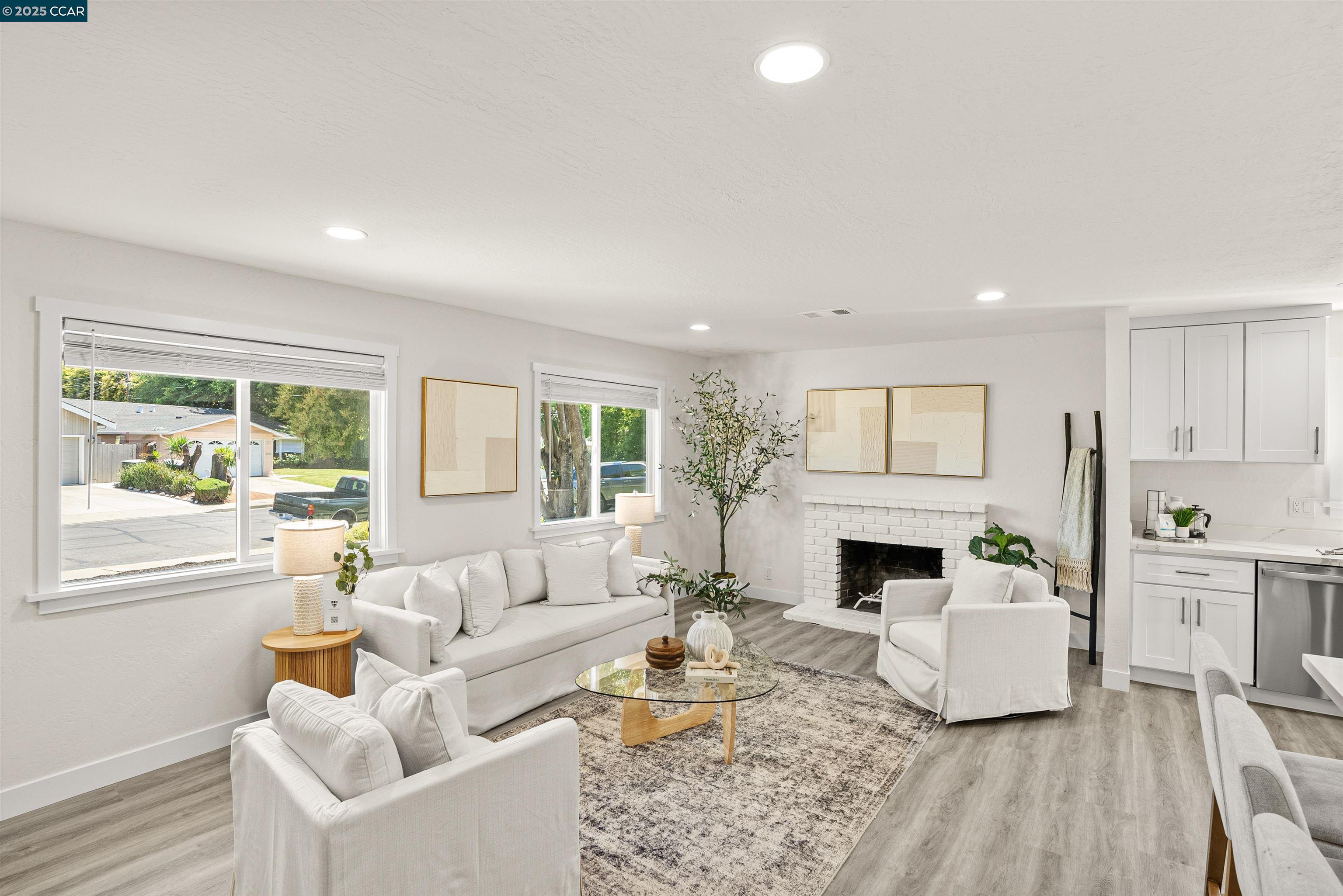 Detail Gallery Image 5 of 37 For 3319 Claudia Dr, Concord,  CA 94519 - 3 Beds | 2 Baths