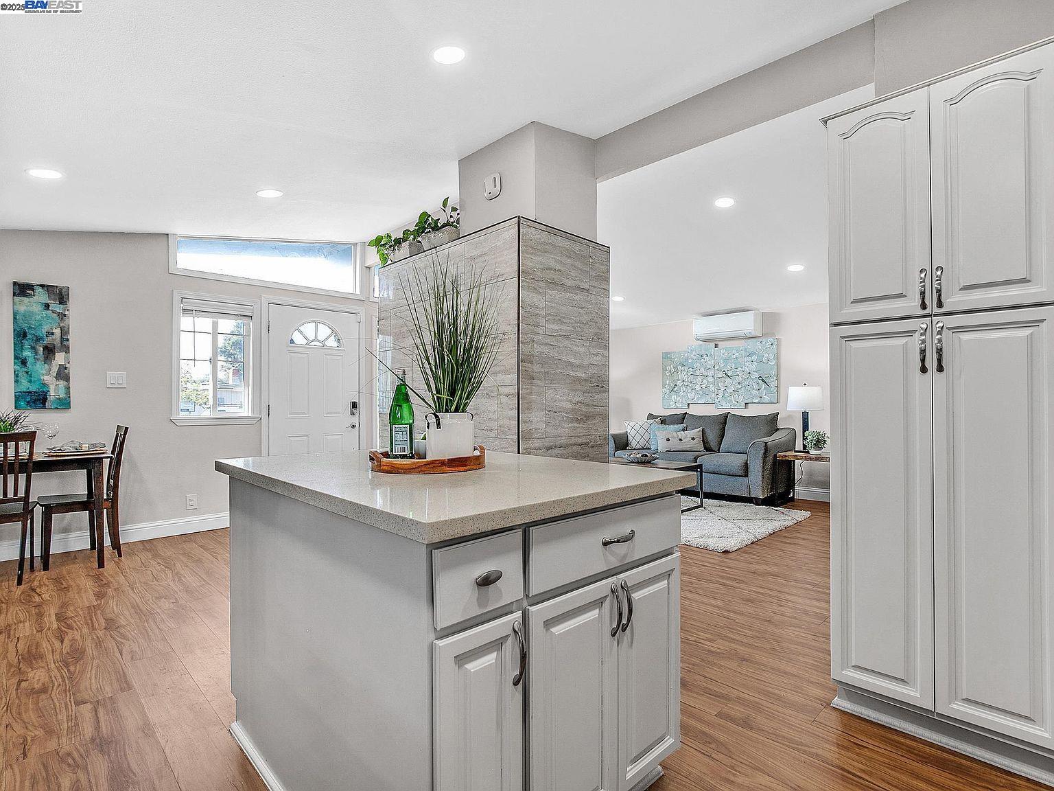 Detail Gallery Image 11 of 31 For 27584 La Porte Ave, Hayward,  CA 94545 - 3 Beds | 2 Baths