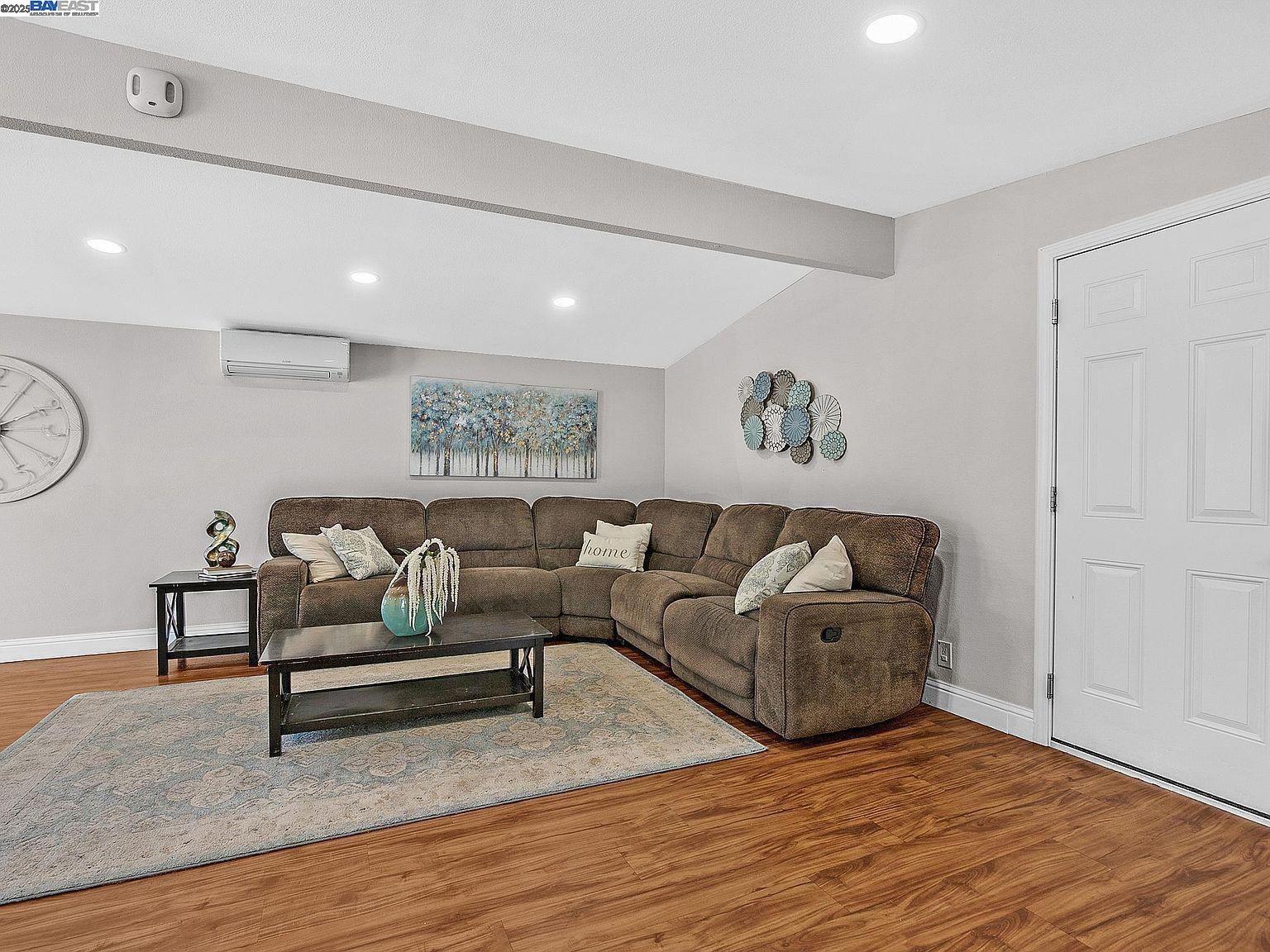 Detail Gallery Image 13 of 31 For 27584 La Porte Ave, Hayward,  CA 94545 - 3 Beds | 2 Baths