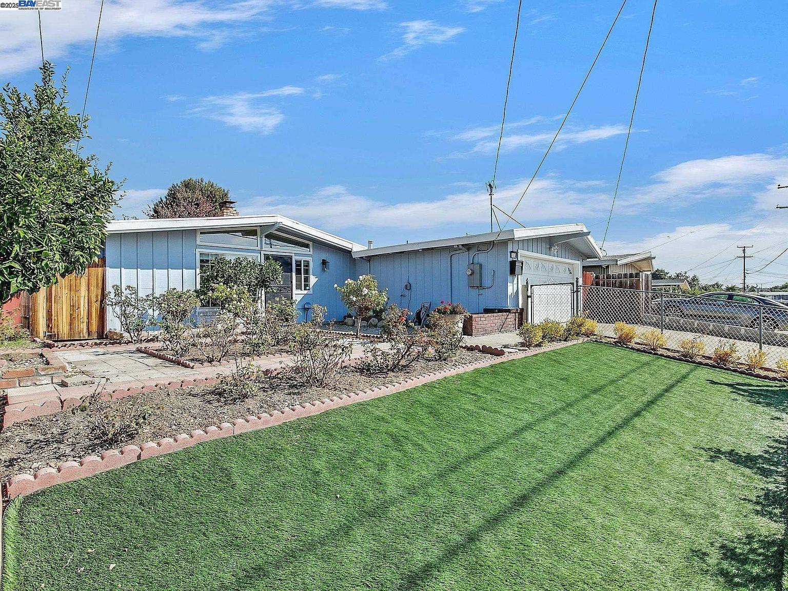 Detail Gallery Image 4 of 31 For 27584 La Porte Ave, Hayward,  CA 94545 - 3 Beds | 2 Baths