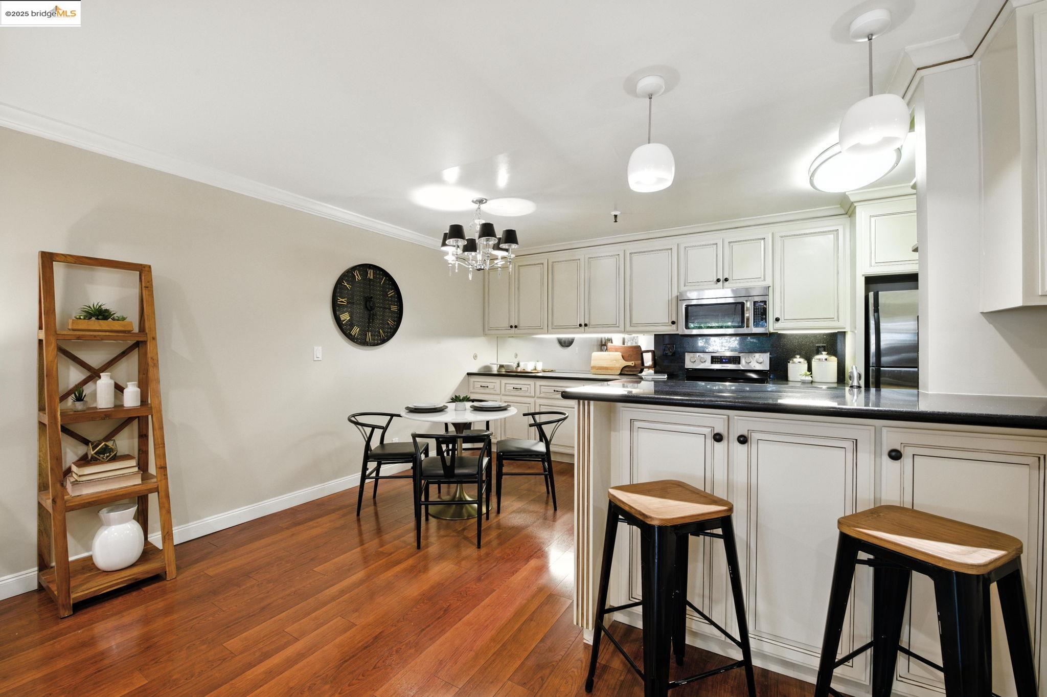 Photo #8: 41106295 Listing: Photo #8