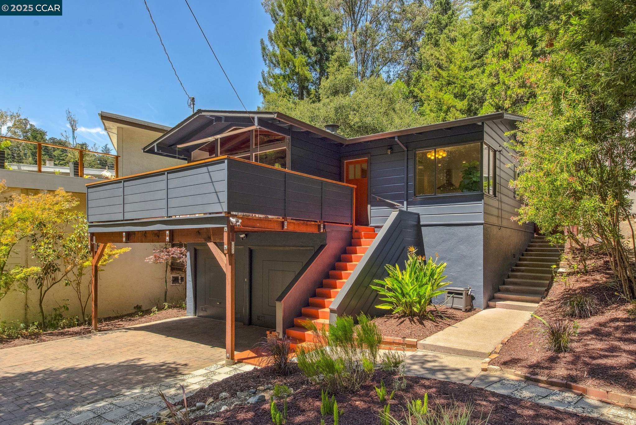 Detail Gallery Image 1 of 1 For 6653 Banning Dr, Oakland,  CA 94611 - 3 Beds | 2 Baths