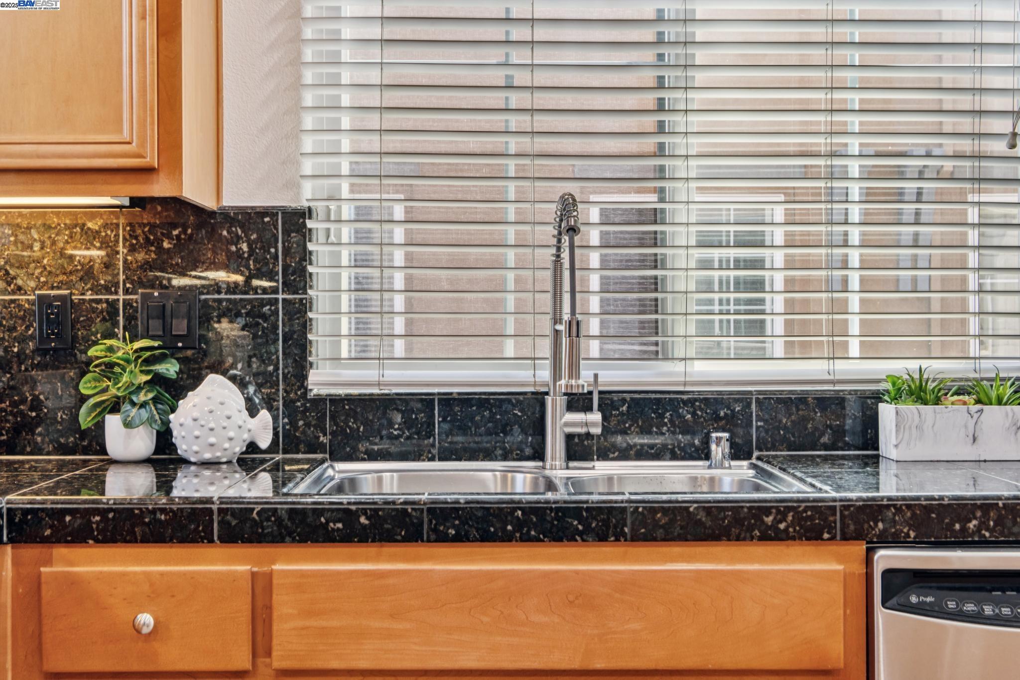 Detail Gallery Image 16 of 52 For 8857 Oliver Pl, Dublin,  CA 94568 - 4 Beds | 2/1 Baths