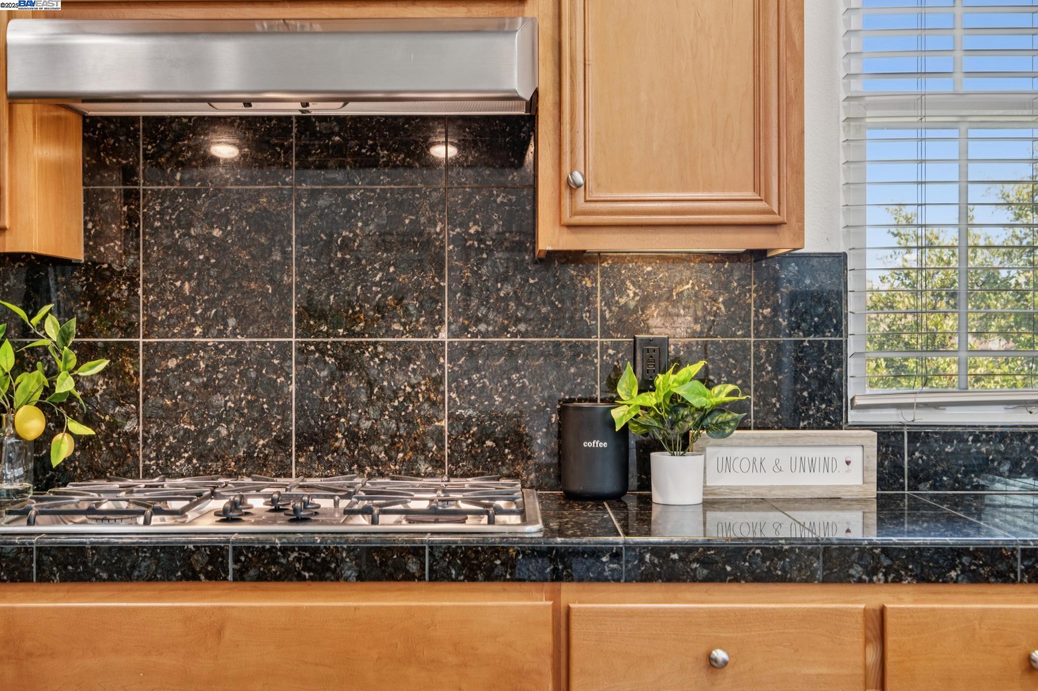 Detail Gallery Image 17 of 52 For 8857 Oliver Pl, Dublin,  CA 94568 - 4 Beds | 2/1 Baths