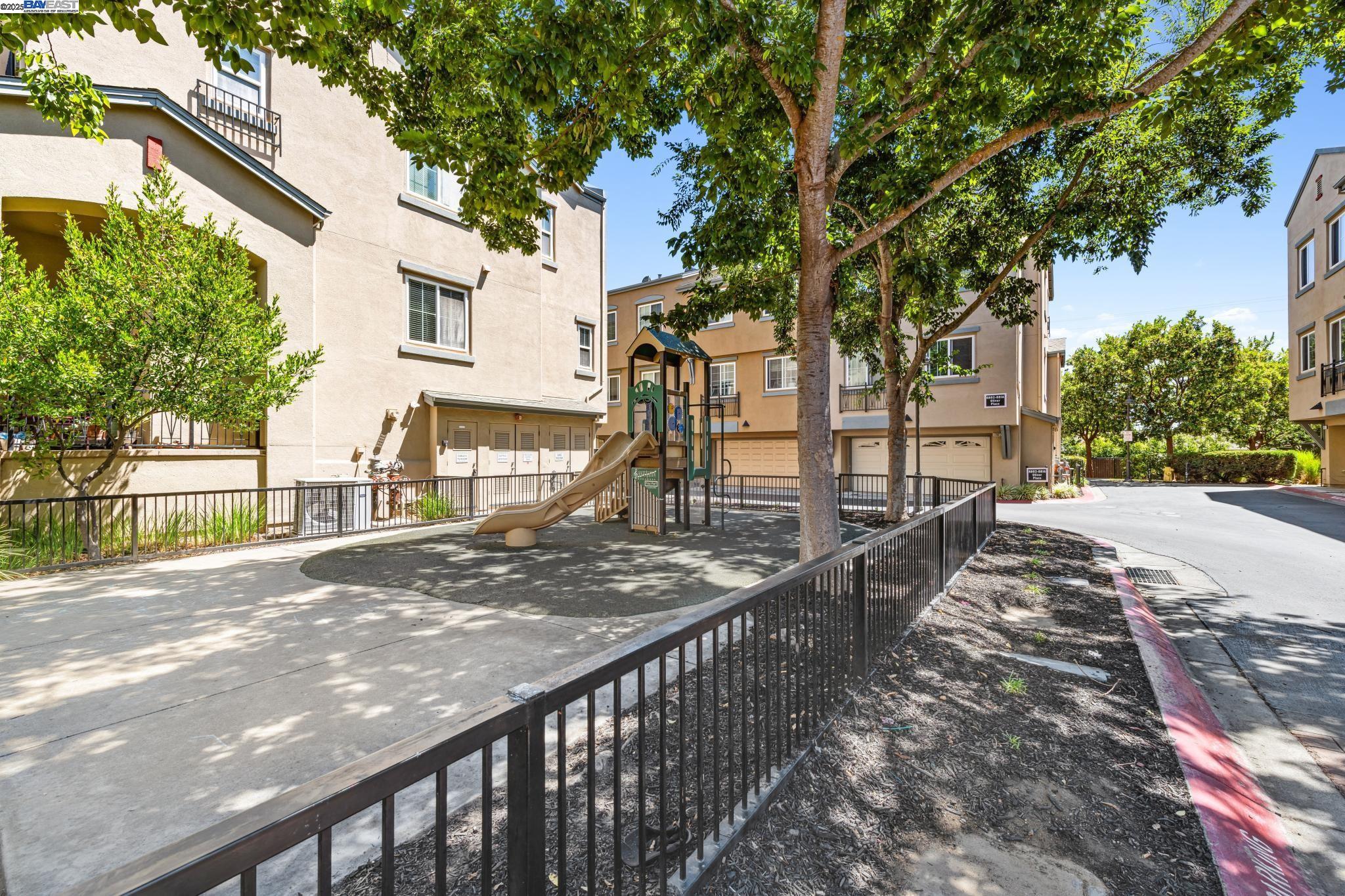 Detail Gallery Image 48 of 52 For 8857 Oliver Pl, Dublin,  CA 94568 - 4 Beds | 2/1 Baths